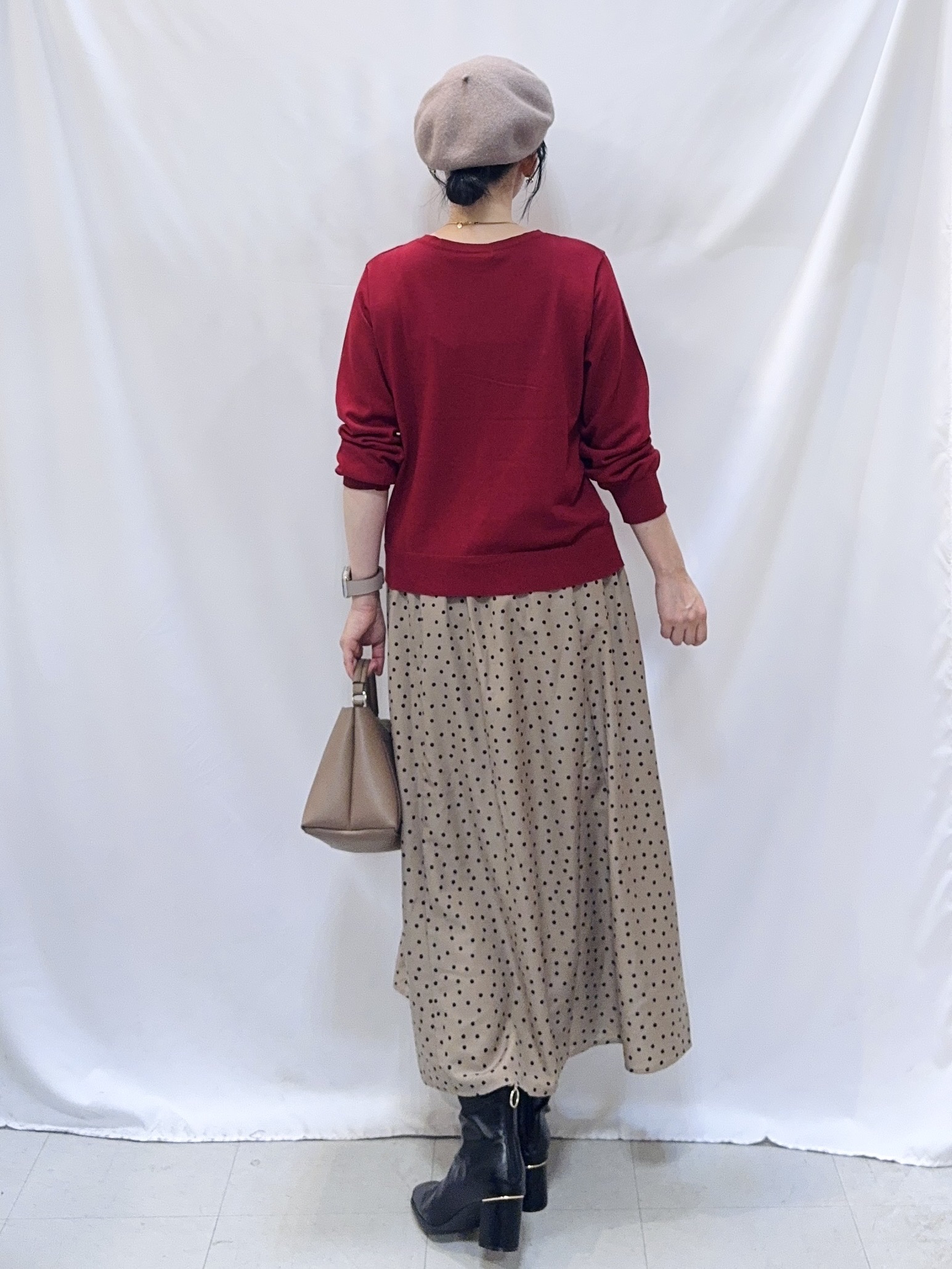 𝐇𝐢𝐫𝐨𝐦𝐢さんの「SHOO･LA･RUE｜【洗濯機可/S-LL】金ボタンが上品に。さらさらタッチカーディガン」を使ったコーディネート