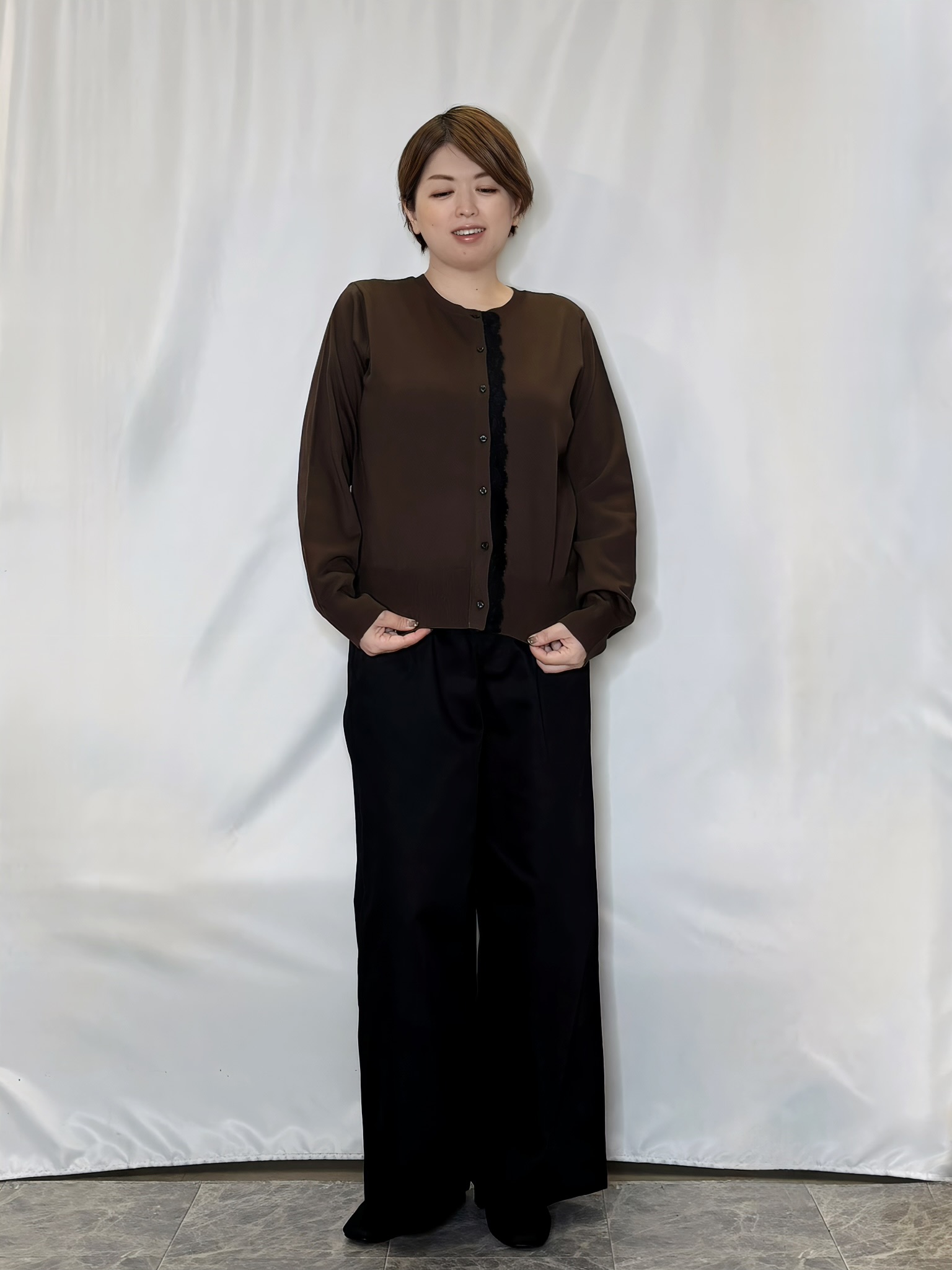たみさんの「SHOO･LA･RUE｜【S-LL/洗濯機可】フロントが目を引く 大人レースカーディガン」を使ったコーディネート