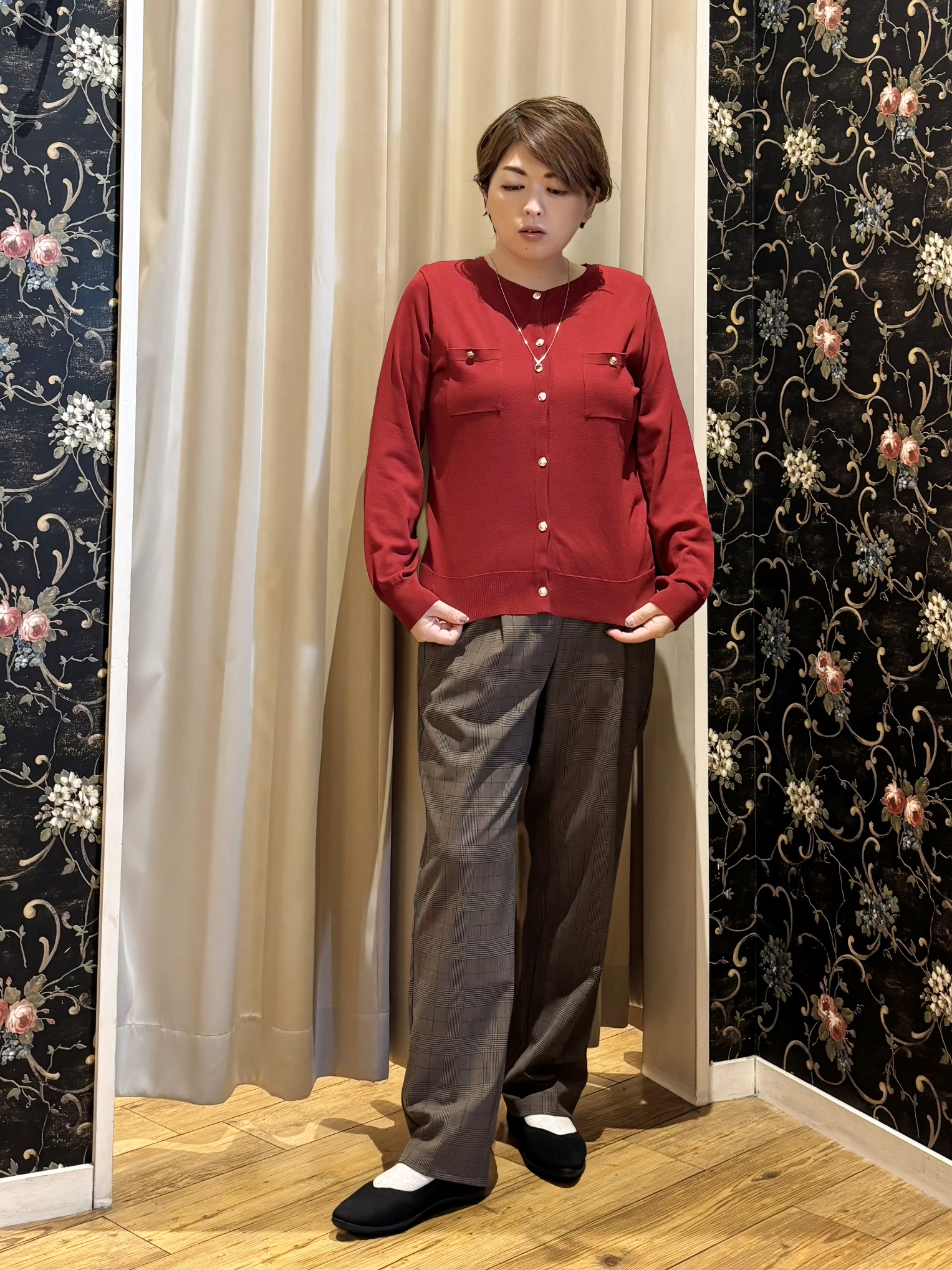 たみさんの「SHOO･LA･RUE｜【洗濯機可/S-LL】金ボタンが上品に。さらさらタッチカーディガン」を使ったコーディネート