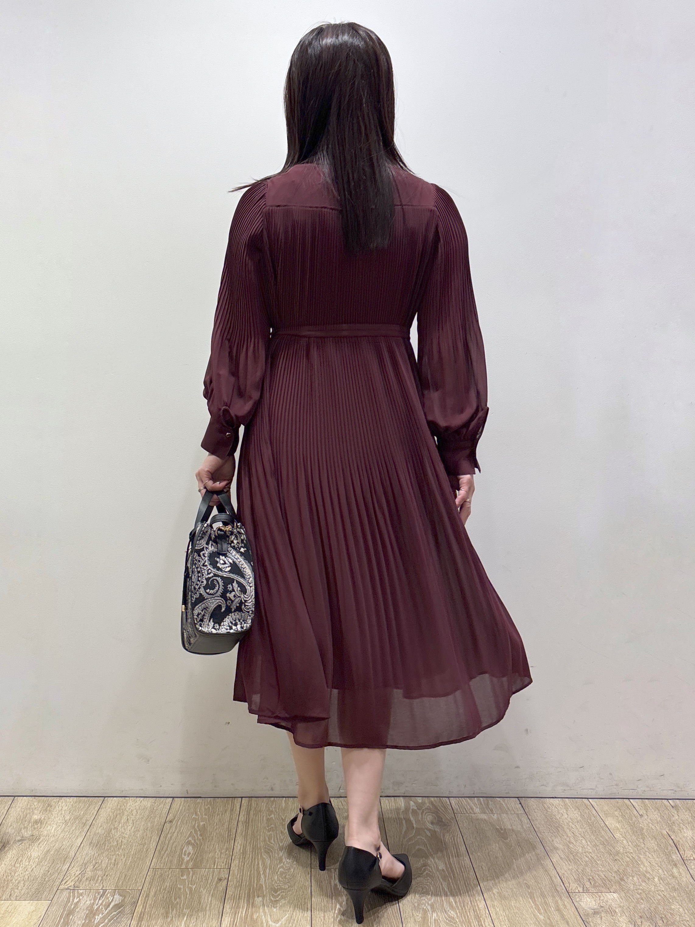 mameさんの「index｜【XS-3Lサイズ】ジョーゼットアソートプリーツワンピース《洗濯機OK／防シワ／イージーアイロン》」を使ったコーディネート
