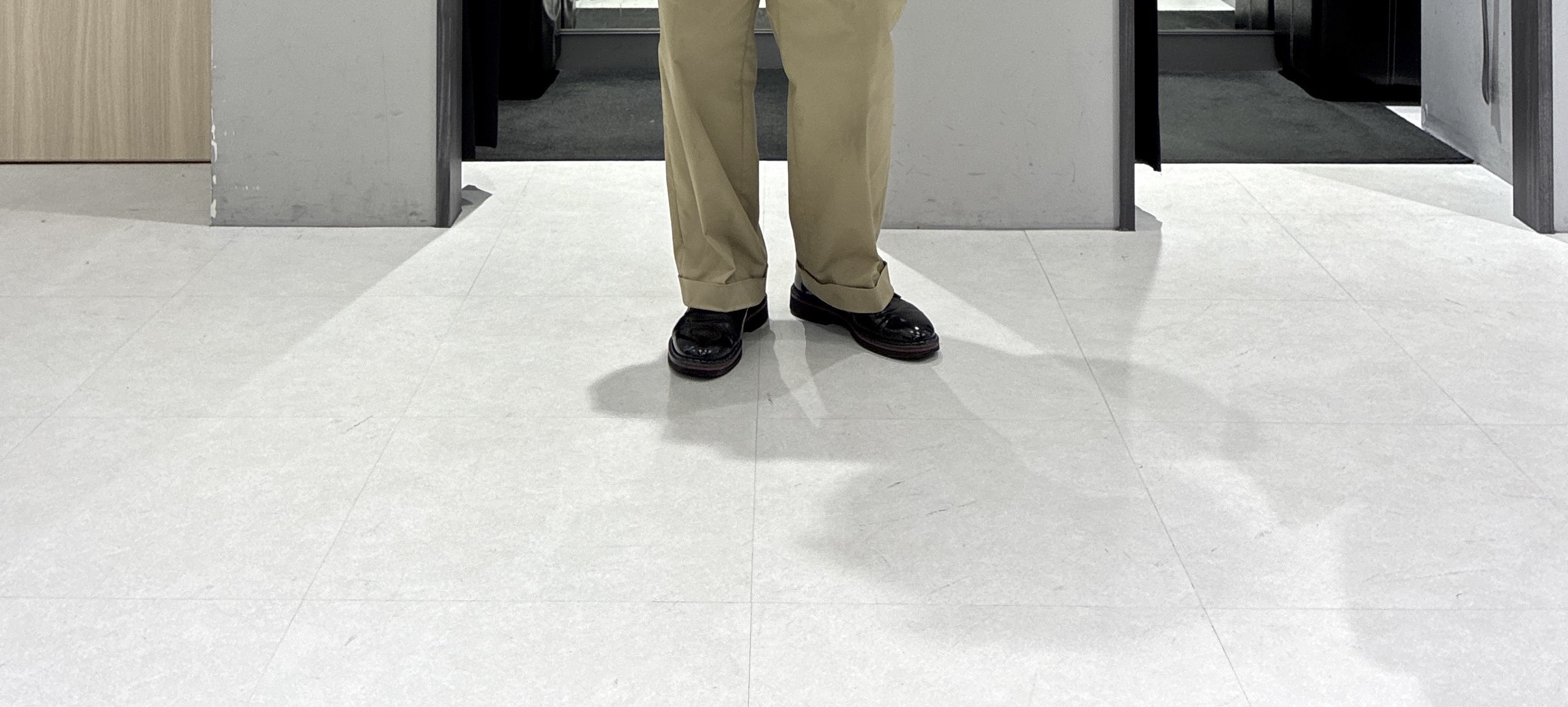 わいずみさんの「TAKEO KIKUCHI｜3Dナイロンストレッチ バンドカラーシャツ」を使ったコーディネート