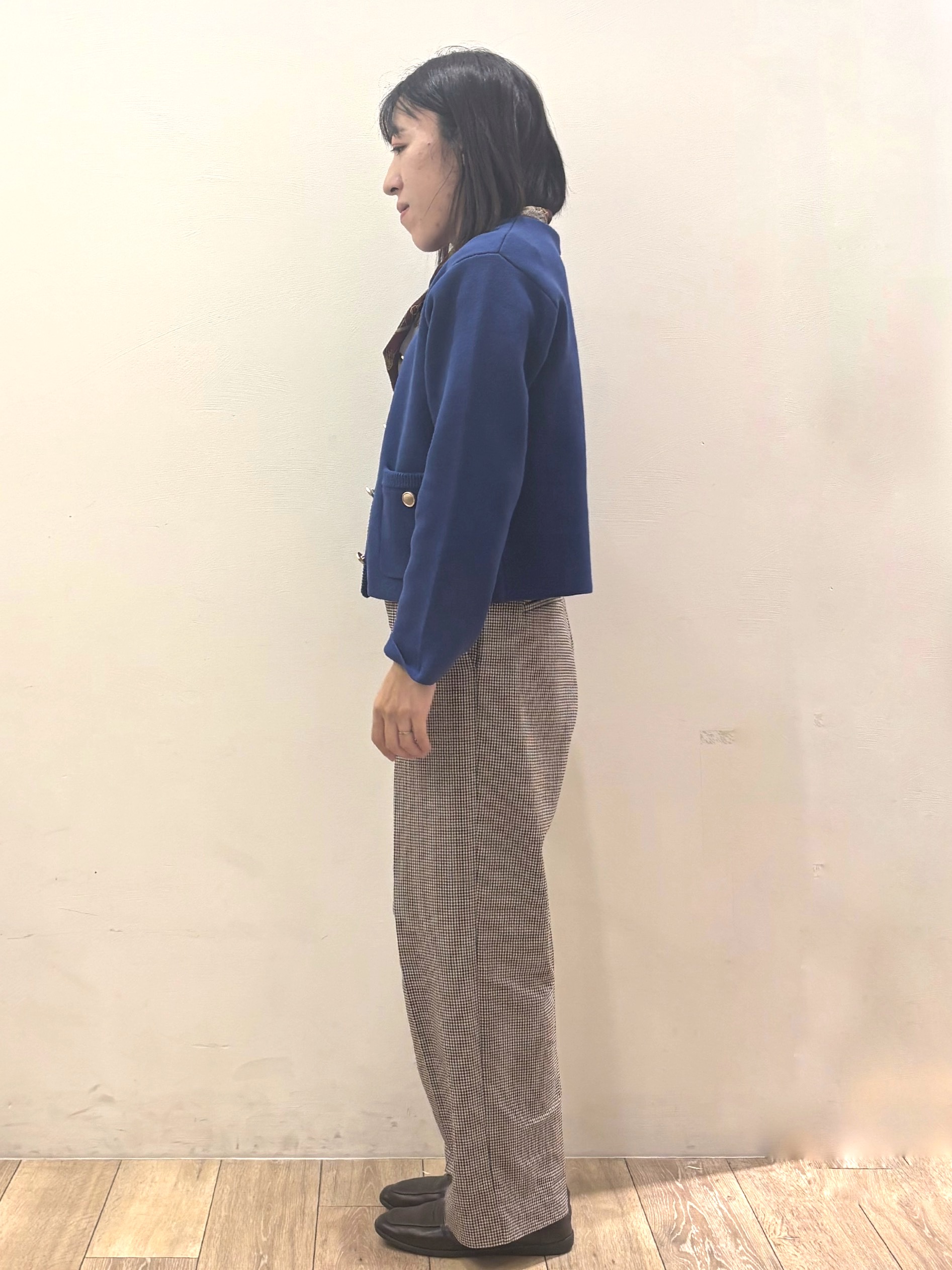 りょうさんの「OPAQUE.CLIP｜金ボタンポケットニットカーディガン【洗濯機OK】」を使ったコーディネート