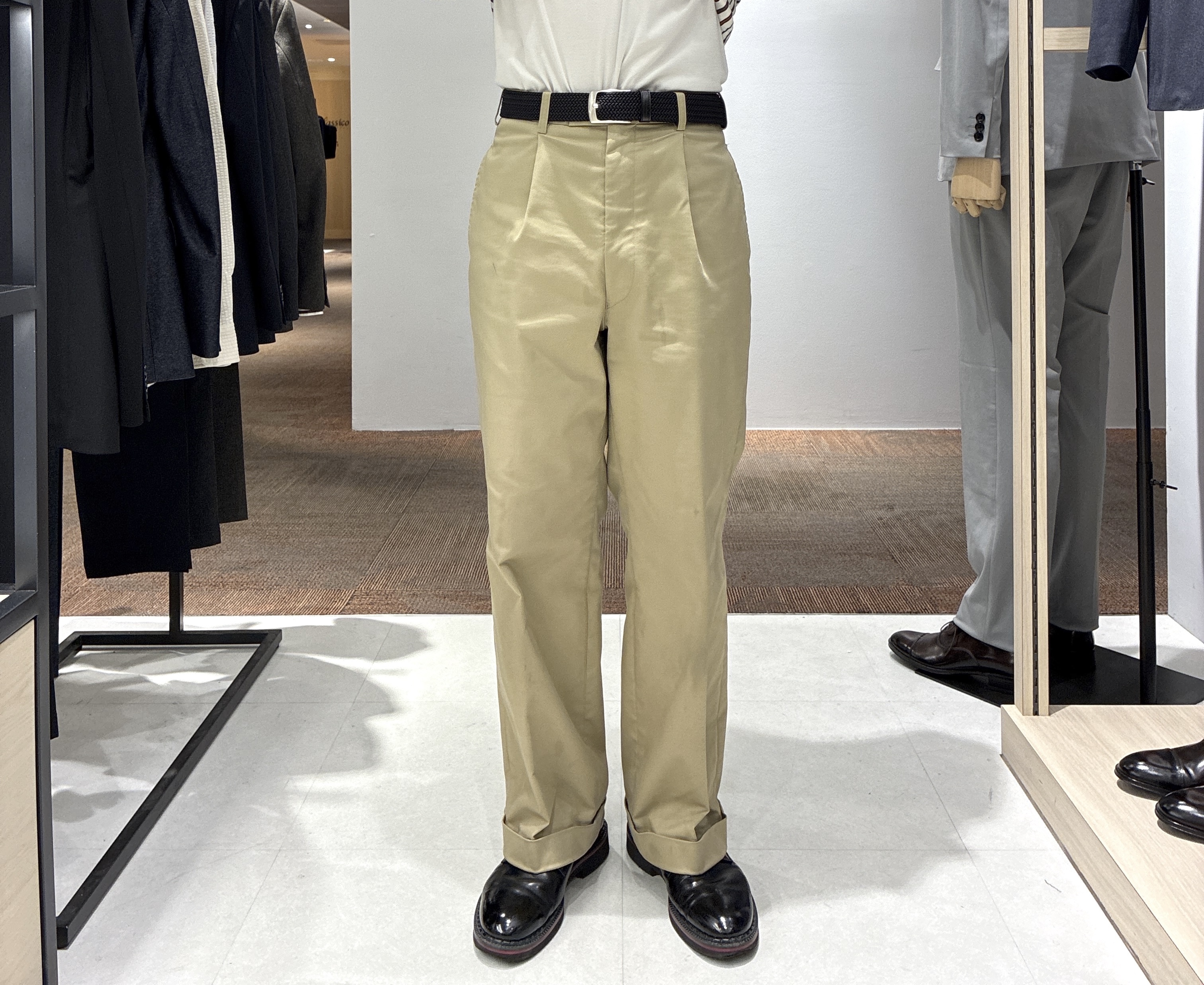 わいずみさんの「TAKEO KIKUCHI｜【BOWLER HAT LABEL】日本製オルタネートストライプシャツ」を使ったコーディネート