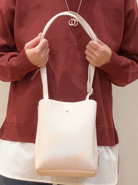 momoharuさんの「SHOO･LA･RUE｜【S-LL】着るだけできまる シャツレイヤード風 スポンディッシュニット」を使ったコーディネート