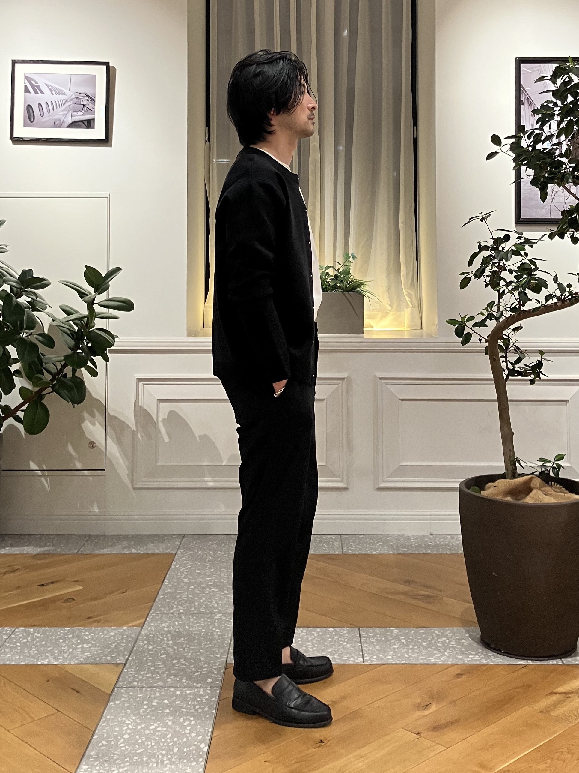 junyaさんの「DRESSTERIOR｜ウォッシャブル アームライン ラウンドカーディガン」を使ったコーディネート