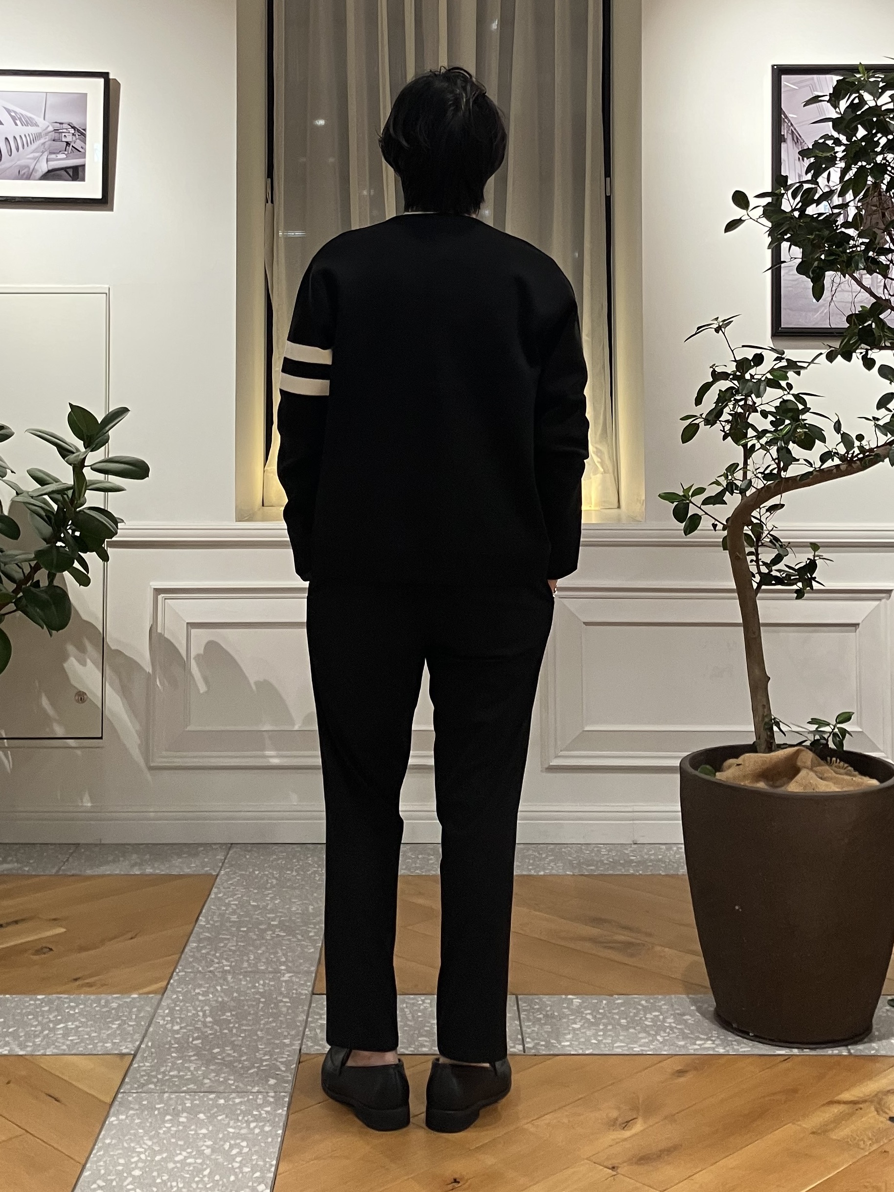 junyaさんの「DRESSTERIOR｜ウォッシャブル アームライン ラウンドカーディガン」を使ったコーディネート