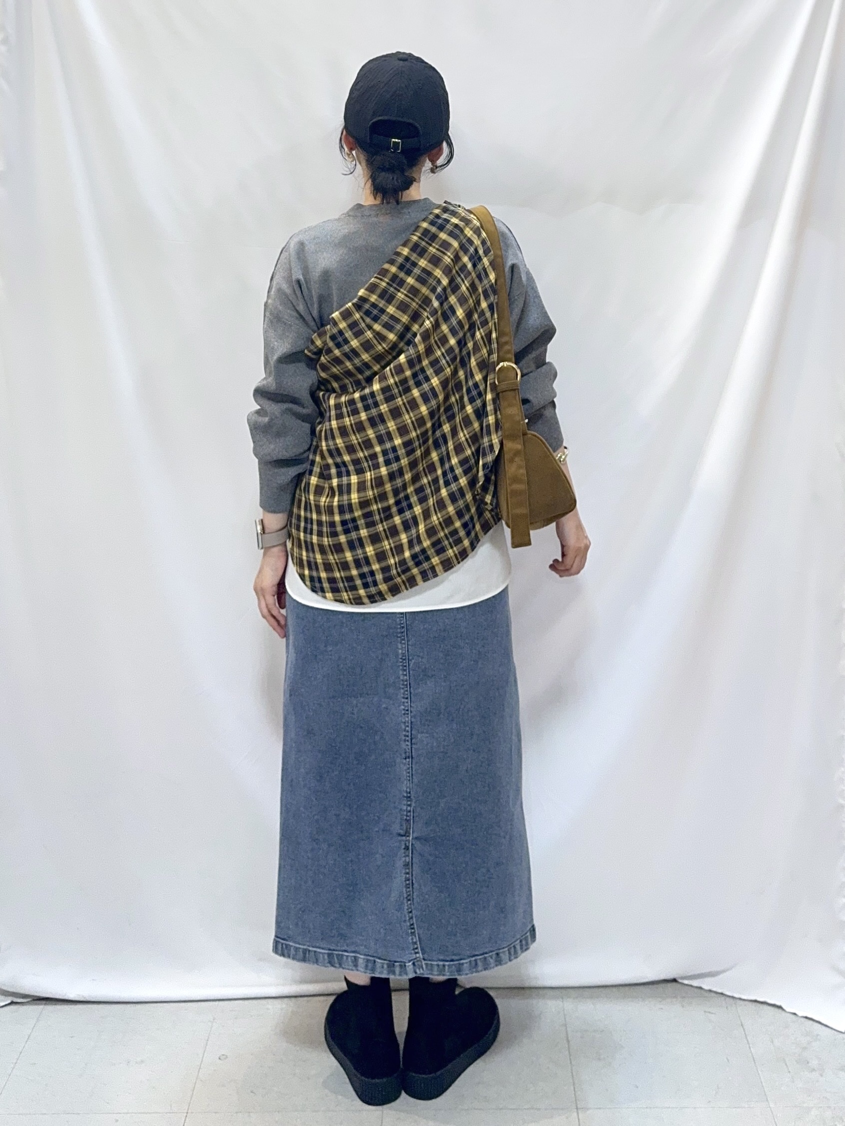 𝐇𝐢𝐫𝐨𝐦𝐢さんの「SHOO･LA･RUE｜【洗濯後しわになりにくい/S-LL】選べる6パターン 羽織としても活躍する ベーシックシャツ」を使ったコーディネート
