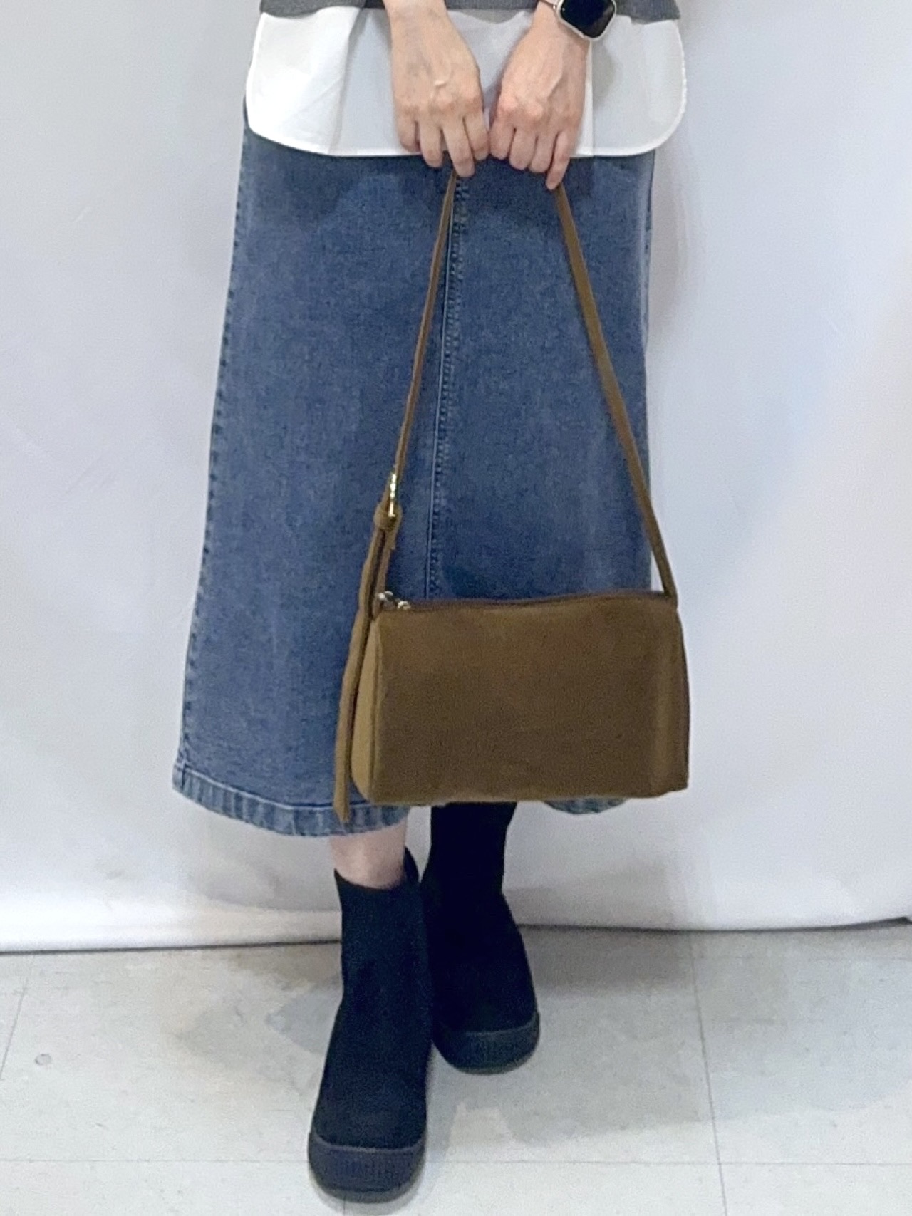 𝐇𝐢𝐫𝐨𝐦𝐢さんの「SHOO･LA･RUE｜【洗濯後しわになりにくい/S-LL】選べる6パターン 羽織としても活躍する ベーシックシャツ」を使ったコーディネート