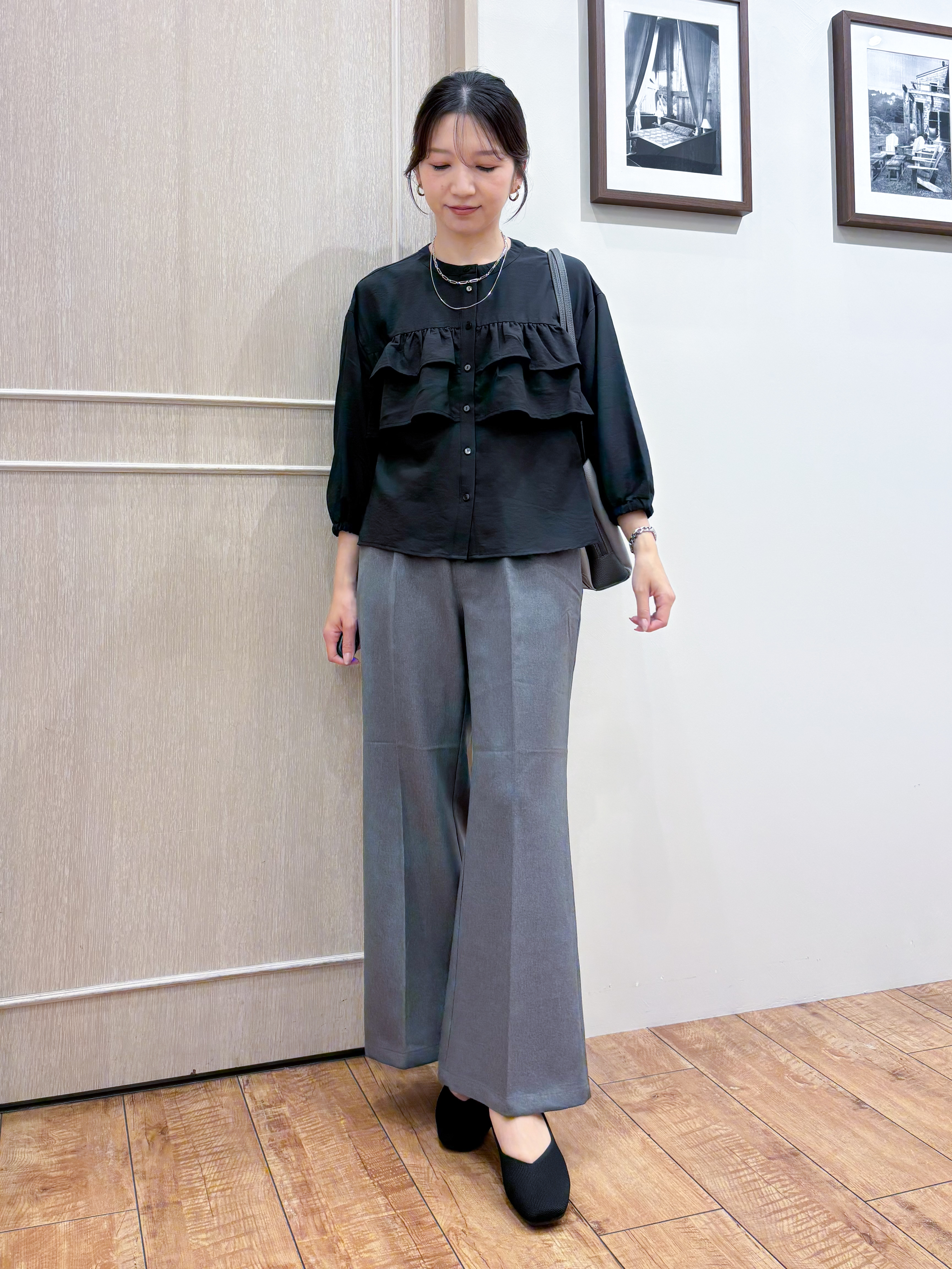 なみさんの「SHOO･LA･RUE｜【S-LL/洗濯機可】1枚で華やか ティアードフリルブラウス」を使ったコーディネート