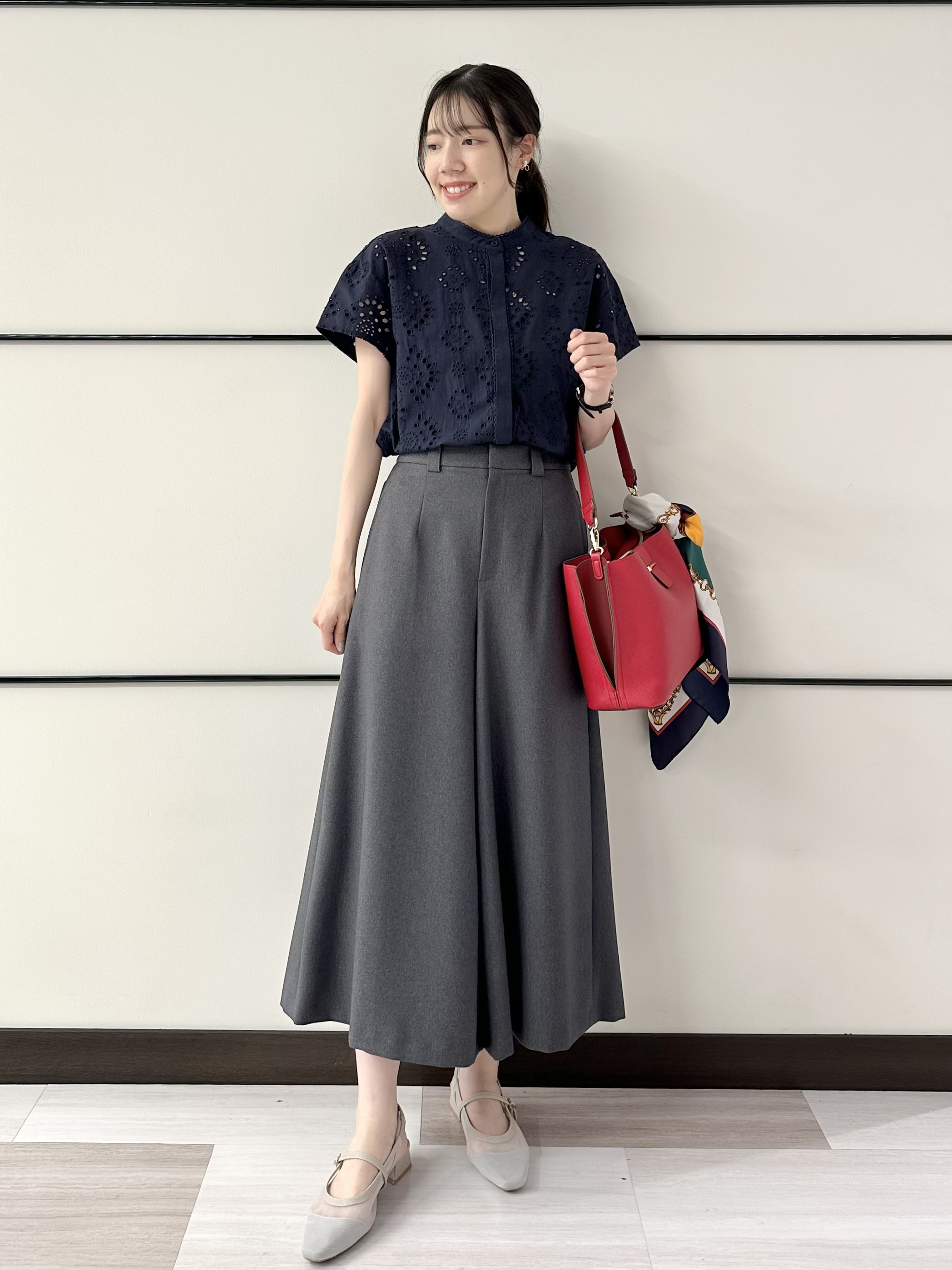 Momoさんの「Reflect｜【通勤◎】カットワーク刺繍レース シャツブラウス」を使ったコーディネート