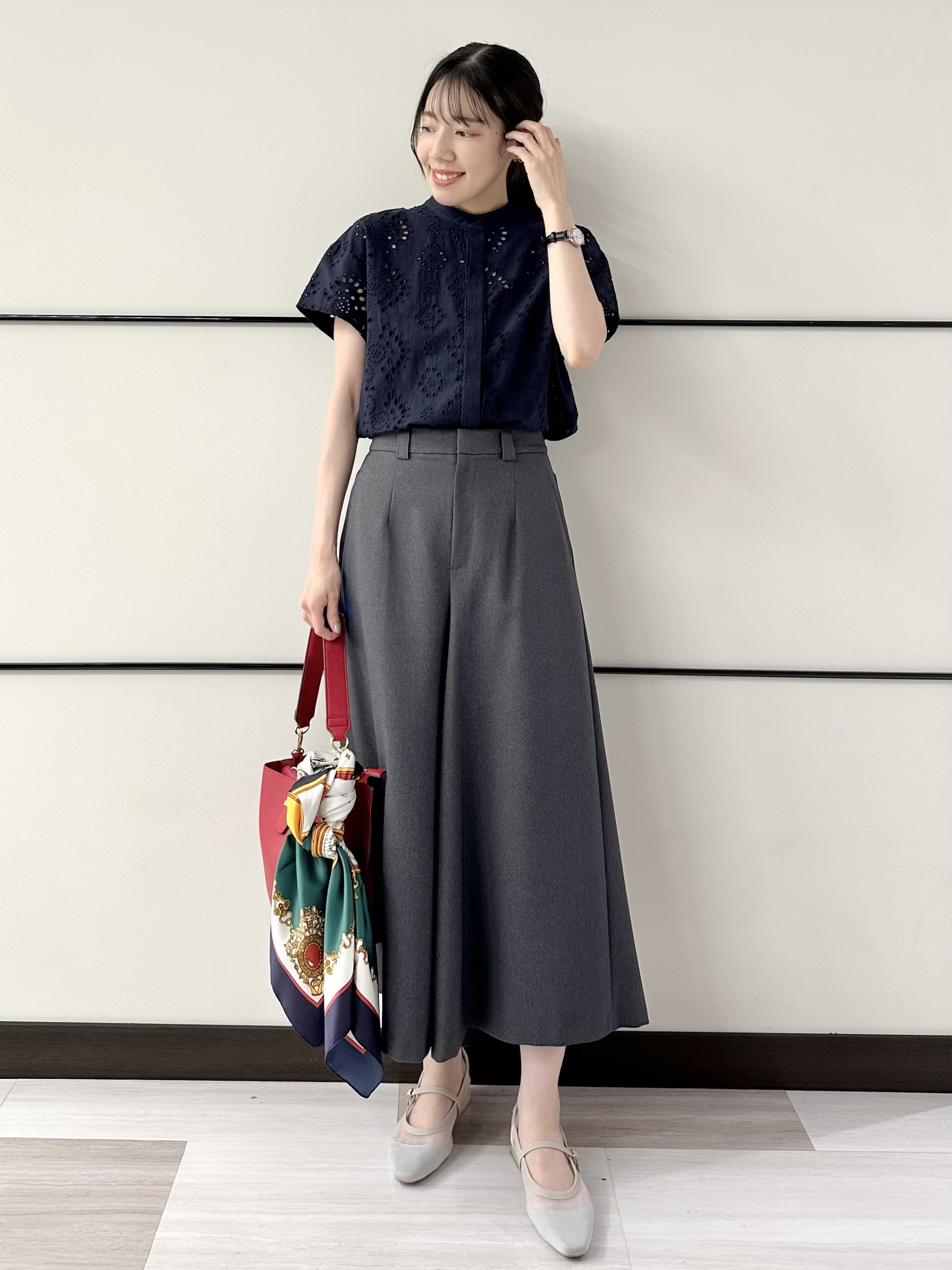 Momoさんの「Reflect｜【通勤◎】カットワーク刺繍レース シャツブラウス」を使ったコーディネート