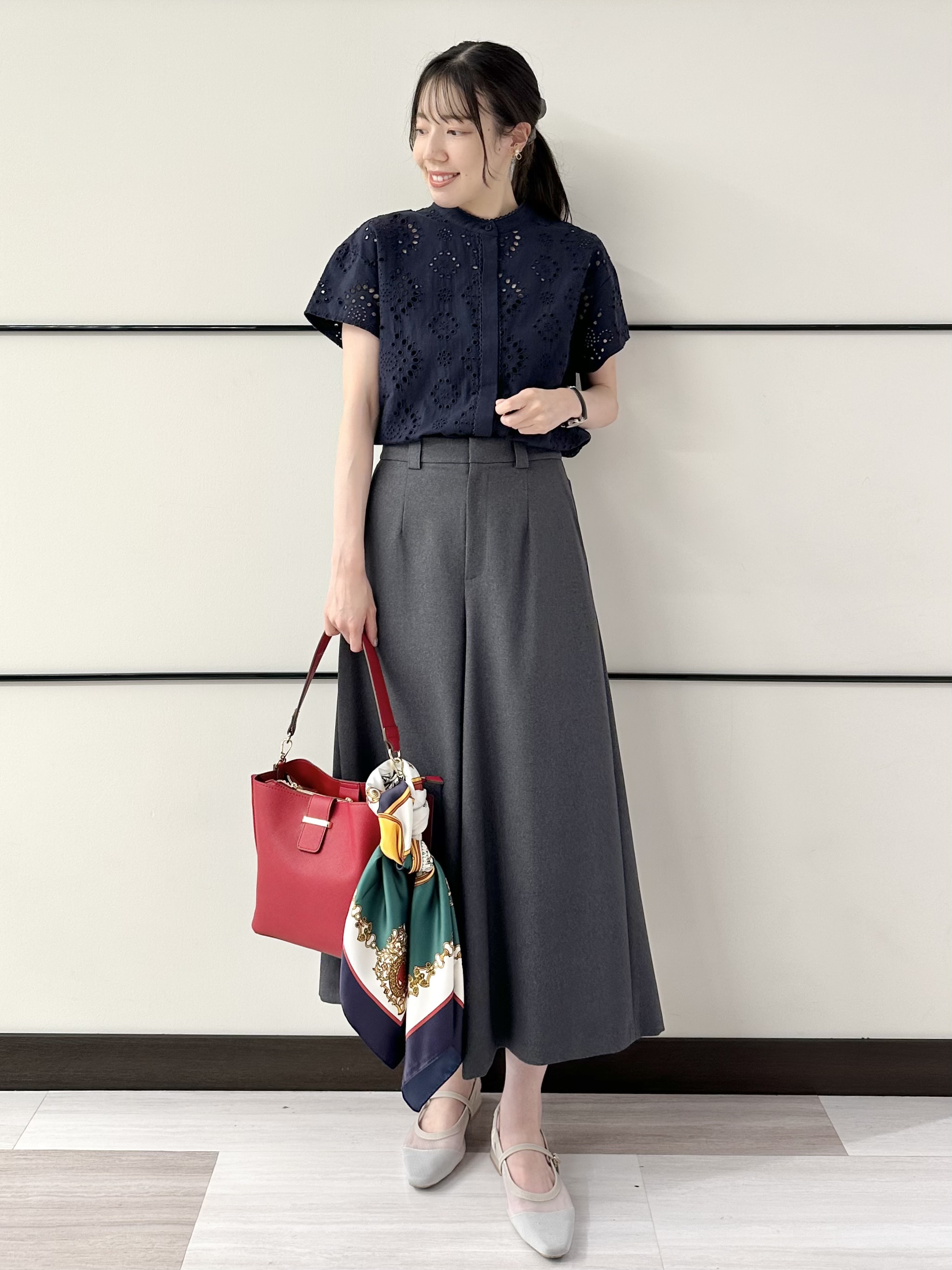 Momoさんの「Reflect｜【通勤◎】カットワーク刺繍レース シャツブラウス」を使ったコーディネート
