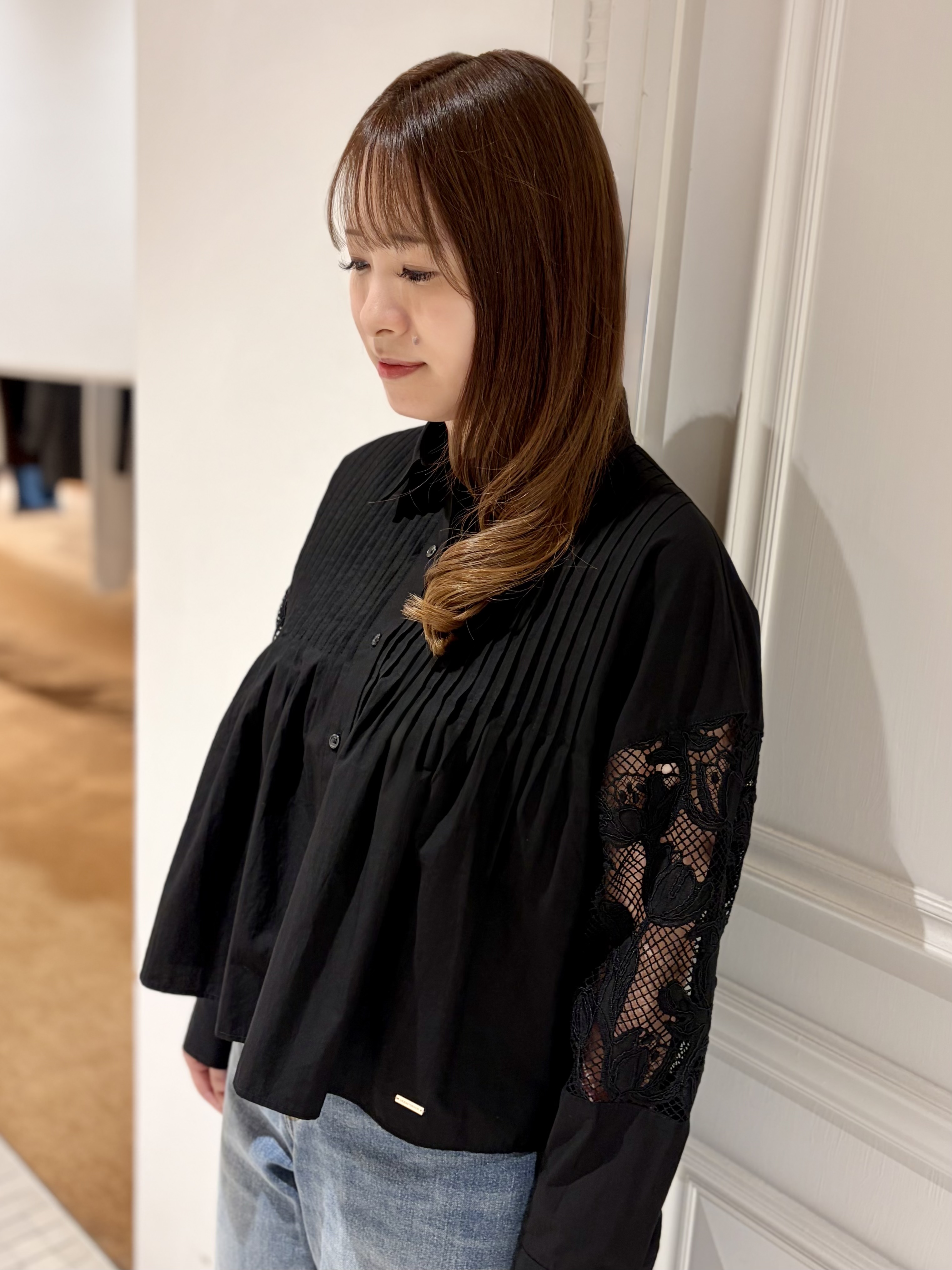 minowaさんの「DRESSTERIOR｜【着映え】シアーレーススリーブ ピンタック クロップドシャツ」を使ったコーディネート