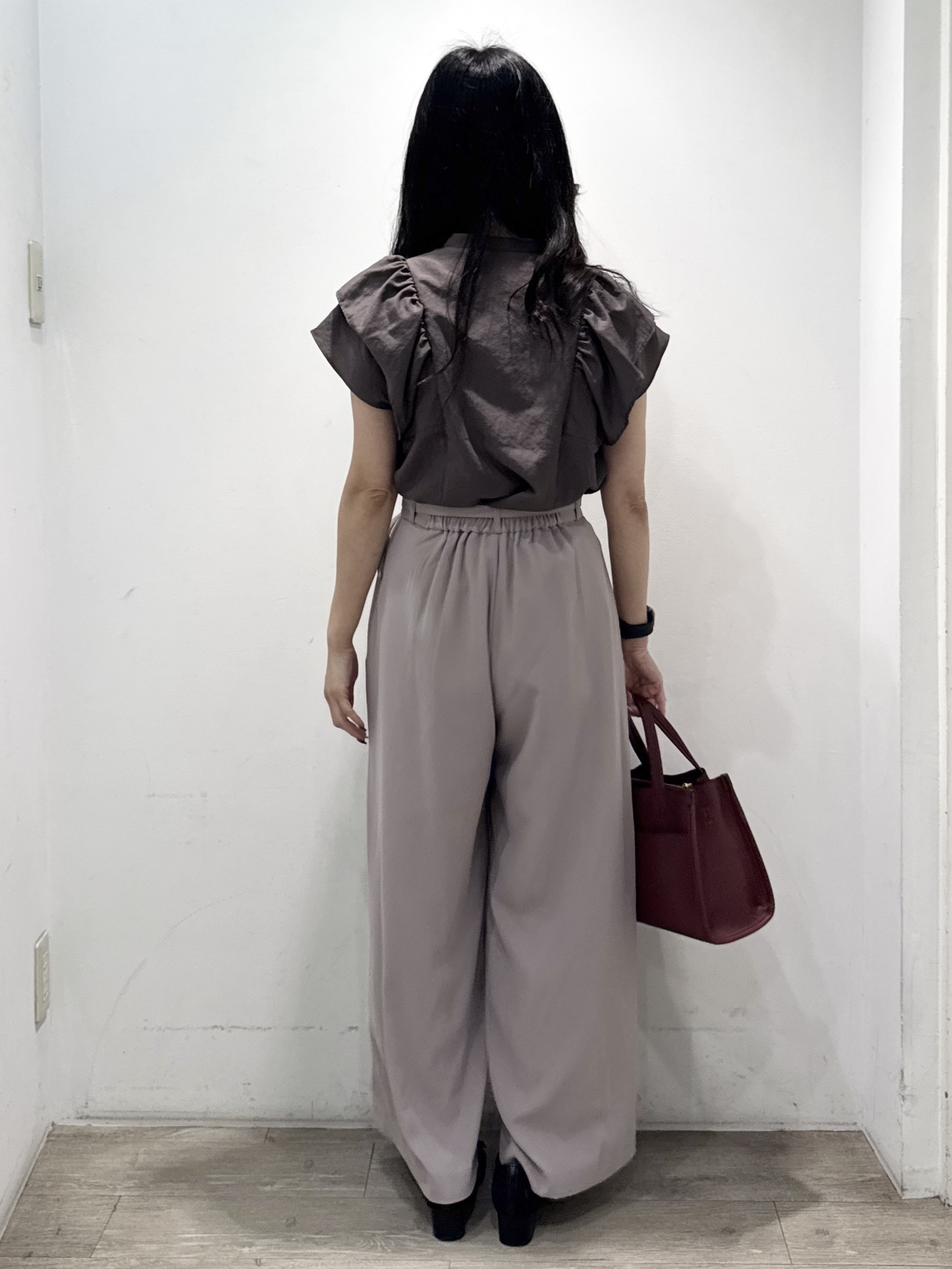 yuicciさんの「OPAQUE.CLIP｜【さらっと軽い】ラッフルスリーブ ブラウス【洗濯機可】」を使ったコーディネート