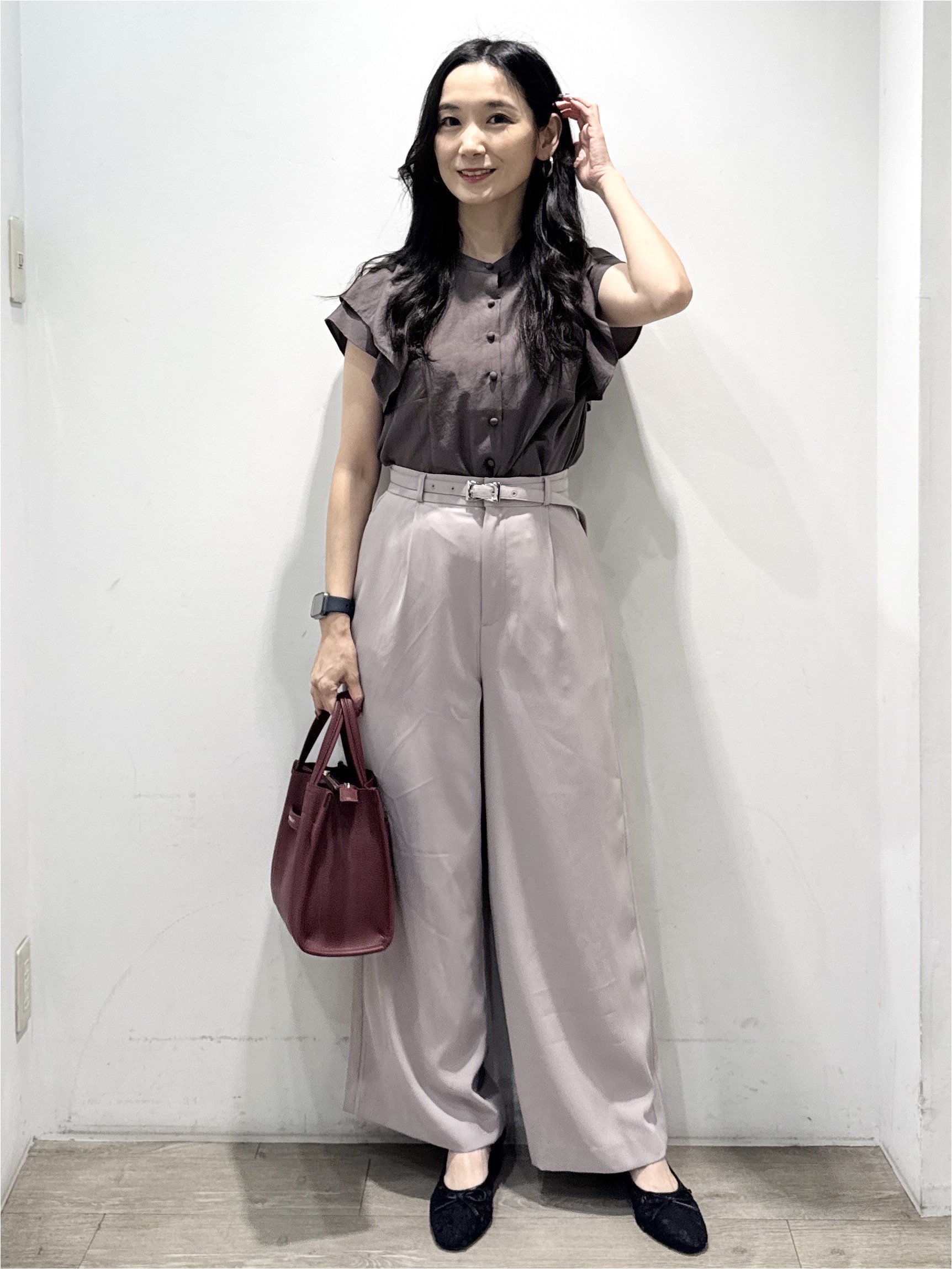 yuicciさんの「OPAQUE.CLIP｜【さらっと軽い】ラッフルスリーブ ブラウス【洗濯機可】」を使ったコーディネート
