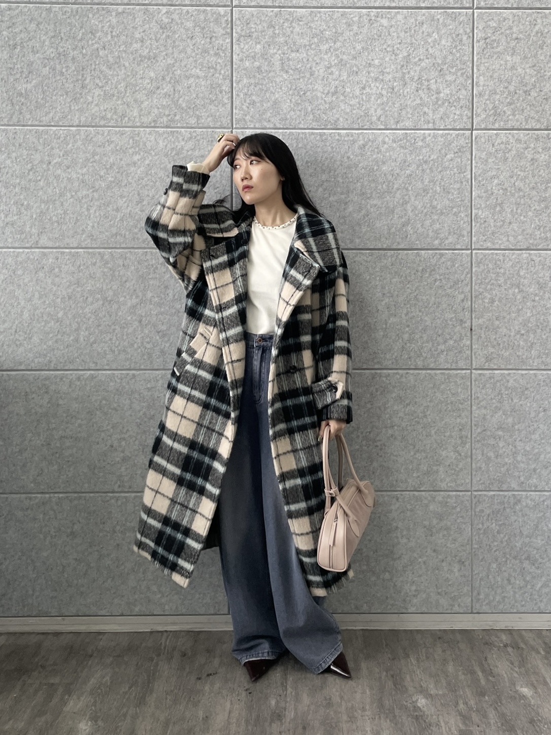rinaさんの「INDIVI｜サイドギャザー ワイドデニム」を使ったコーディネート