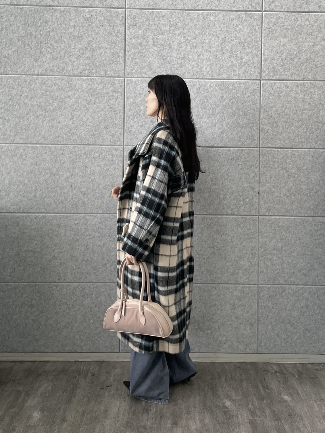 rinaさんの「INDIVI｜サイドギャザー ワイドデニム」を使ったコーディネート