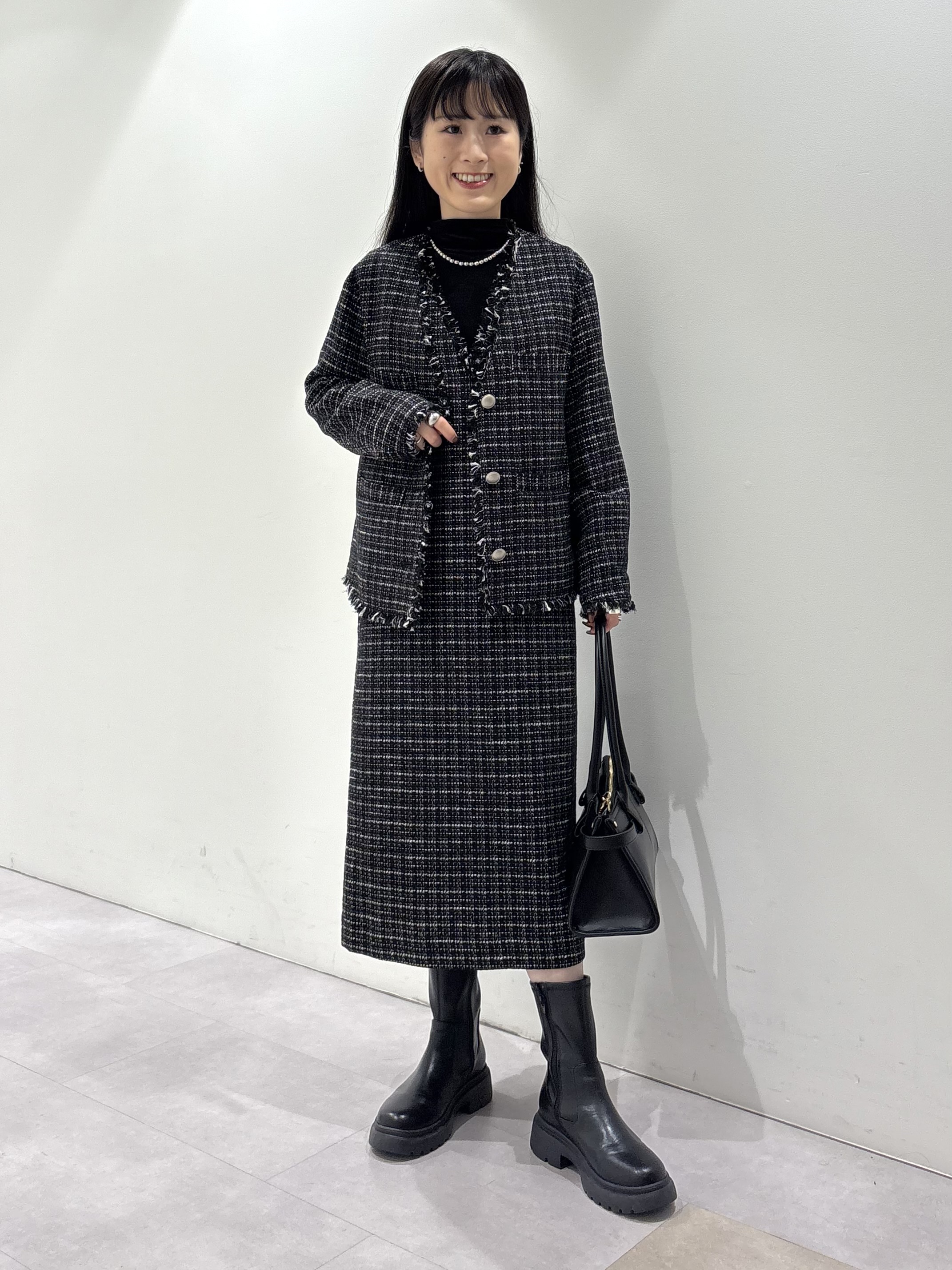 KEIKOさんの「INDIVI｜【レイヤード／袖口シアー／日本製】ベロアジャージトップス」を使ったコーディネート