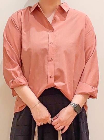 naoさんの「SHOO･LA･RUE｜【通気性〇/S-LL/洗濯機可】羽織にも使いやすい きちんとベーシックシャツ」を使ったコーディネート