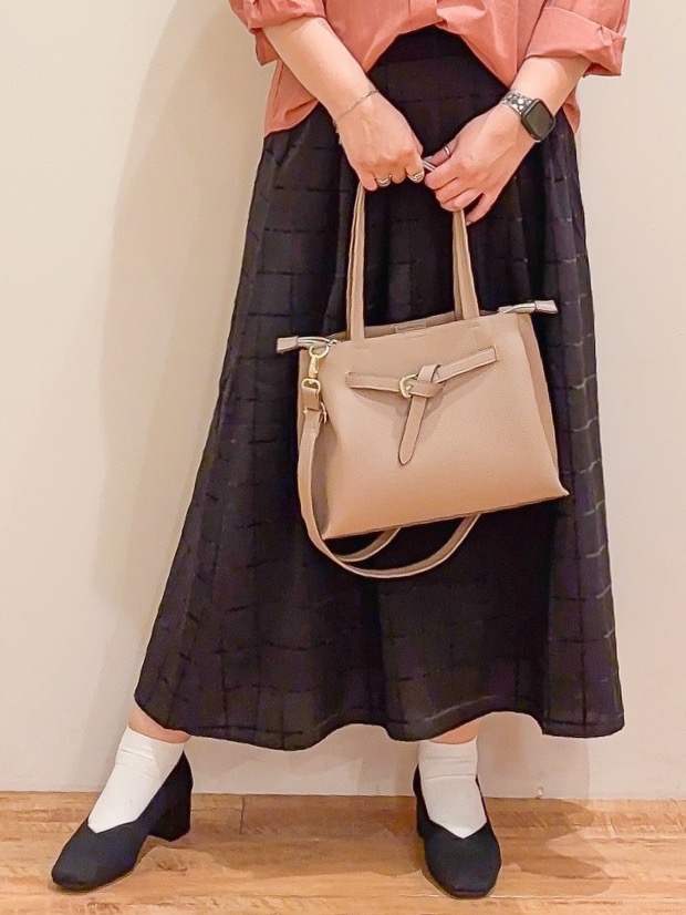 naoさんの「SHOO･LA･RUE｜【通気性〇/S-LL/洗濯機可】羽織にも使いやすい きちんとベーシックシャツ」を使ったコーディネート