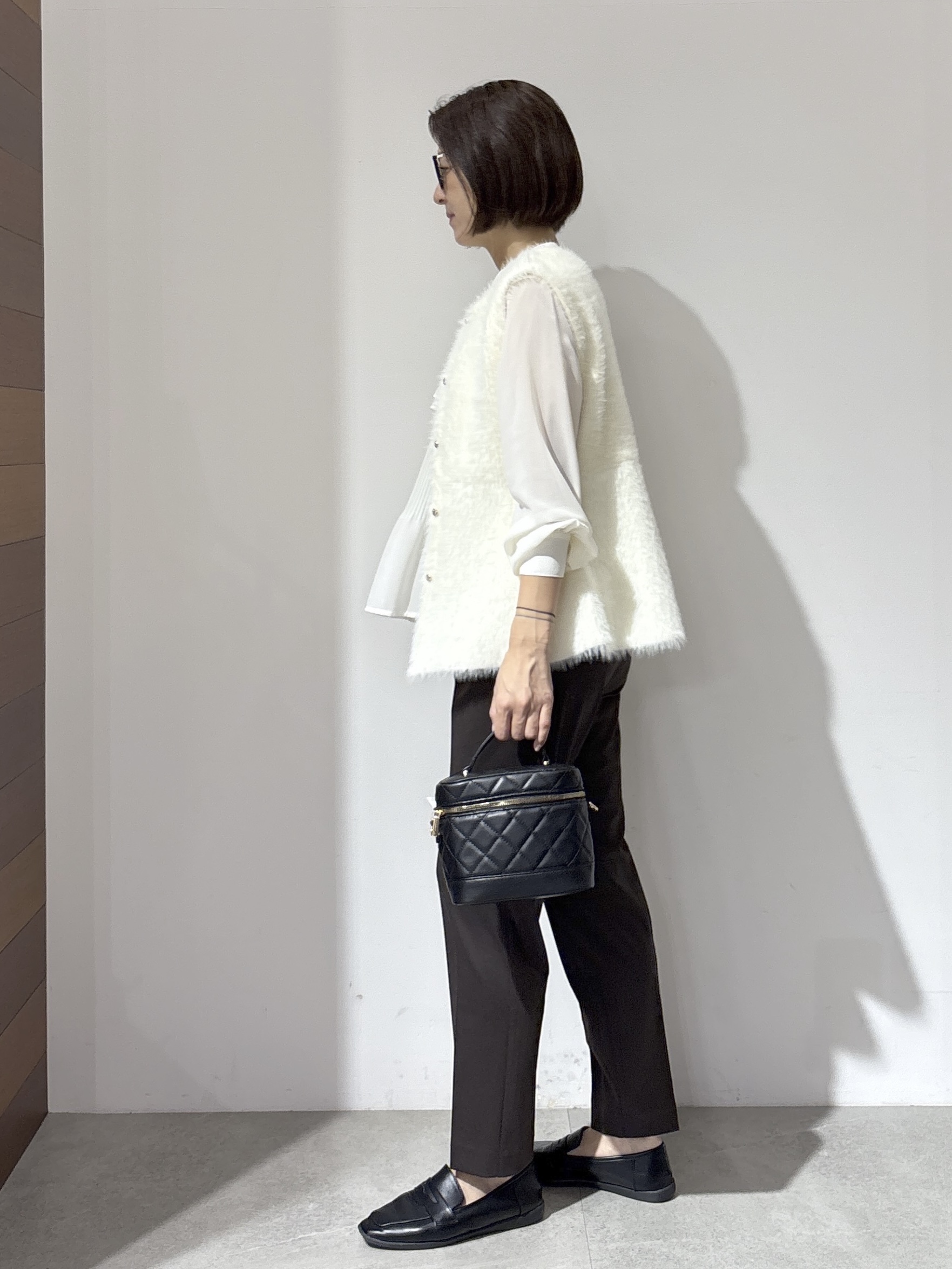 NAKAさんの「OPAQUE.CLIP｜フェザーニットペプラムジレ【洗濯機OK】」を使ったコーディネート