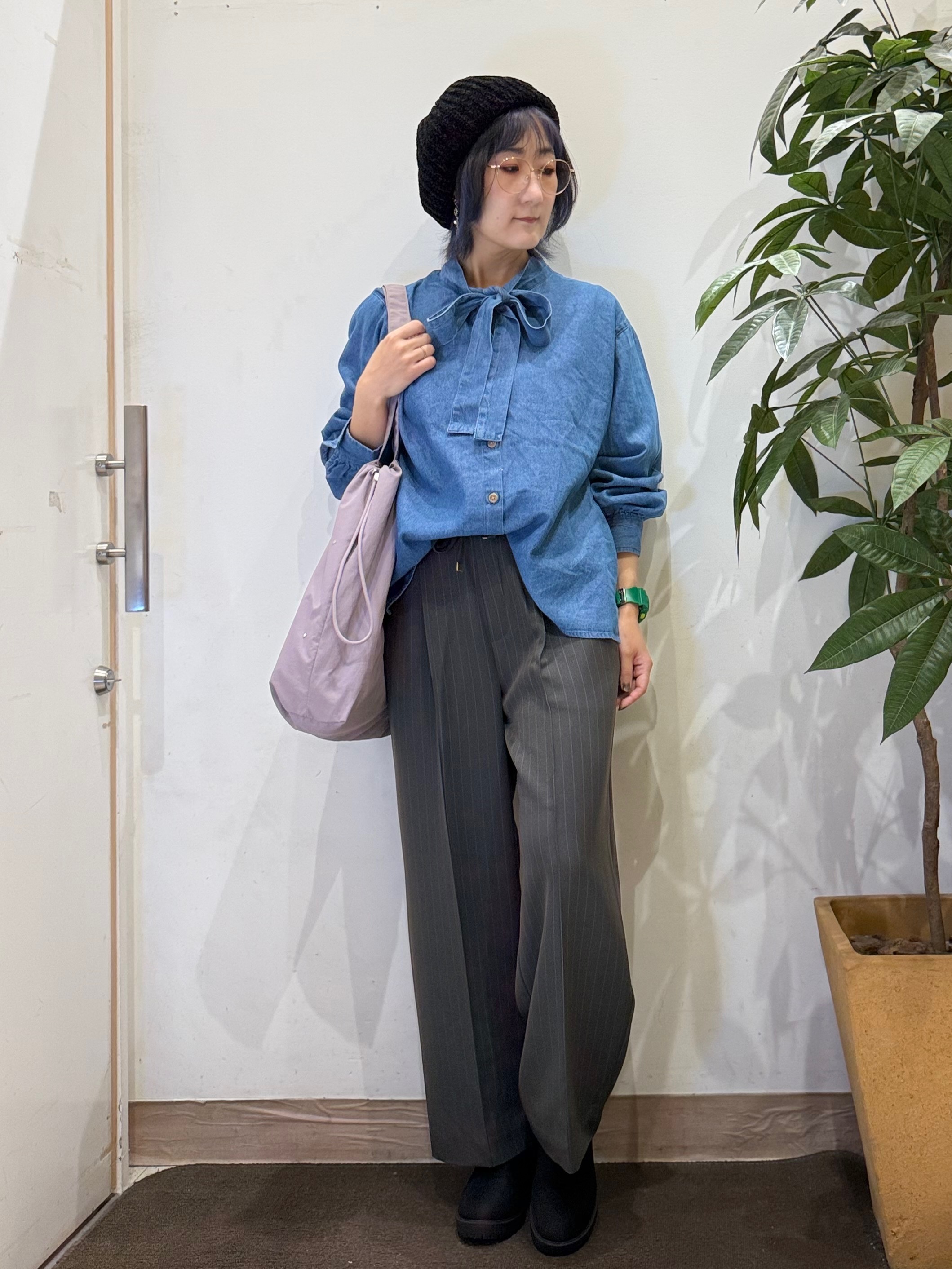 misakiさんの「SHOO･LA･RUE｜【洗濯機可】デニムボウタイリボンシャツ」を使ったコーディネート