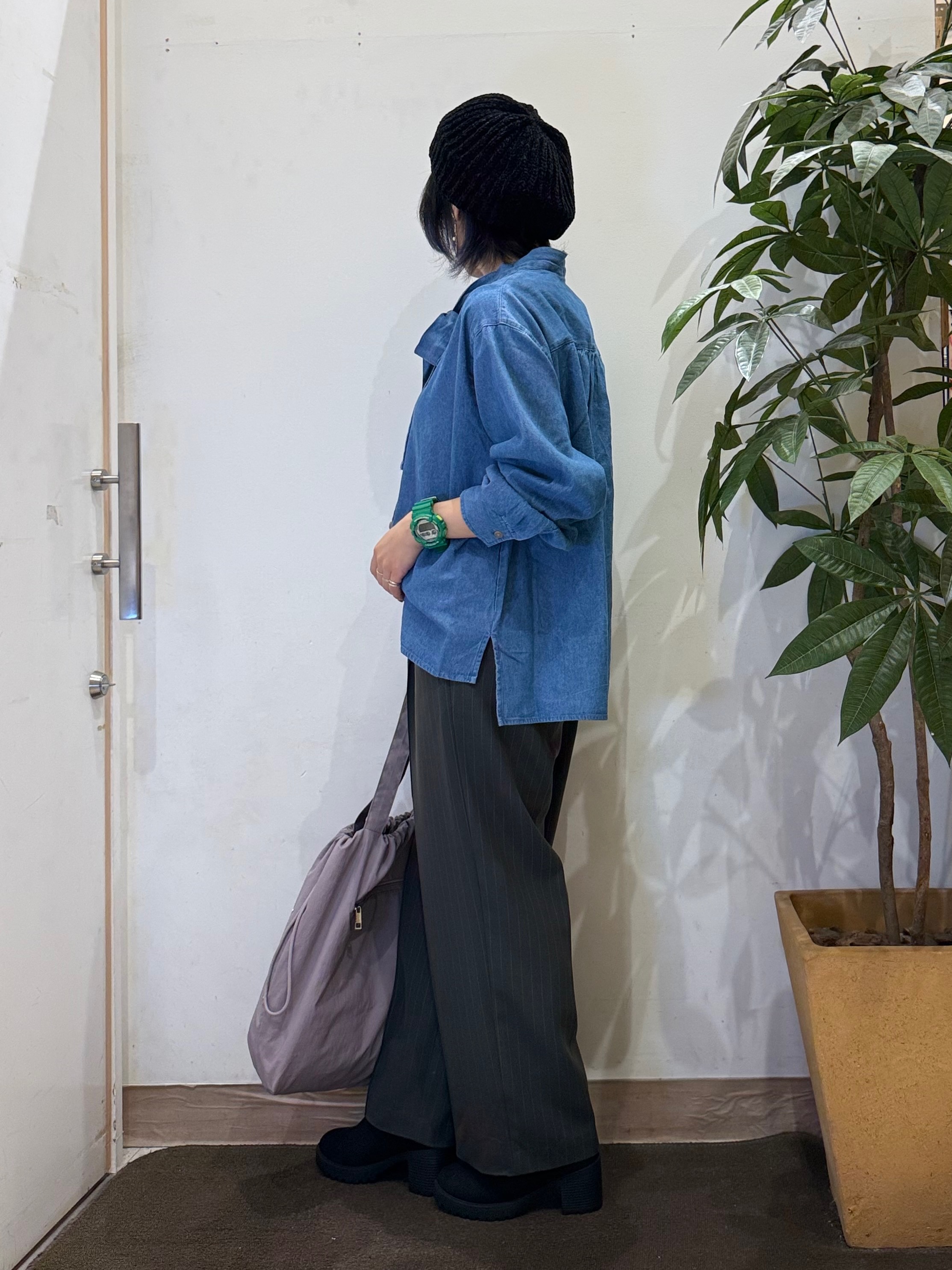 misakiさんの「SHOO･LA･RUE｜【洗濯機可】デニムボウタイリボンシャツ」を使ったコーディネート