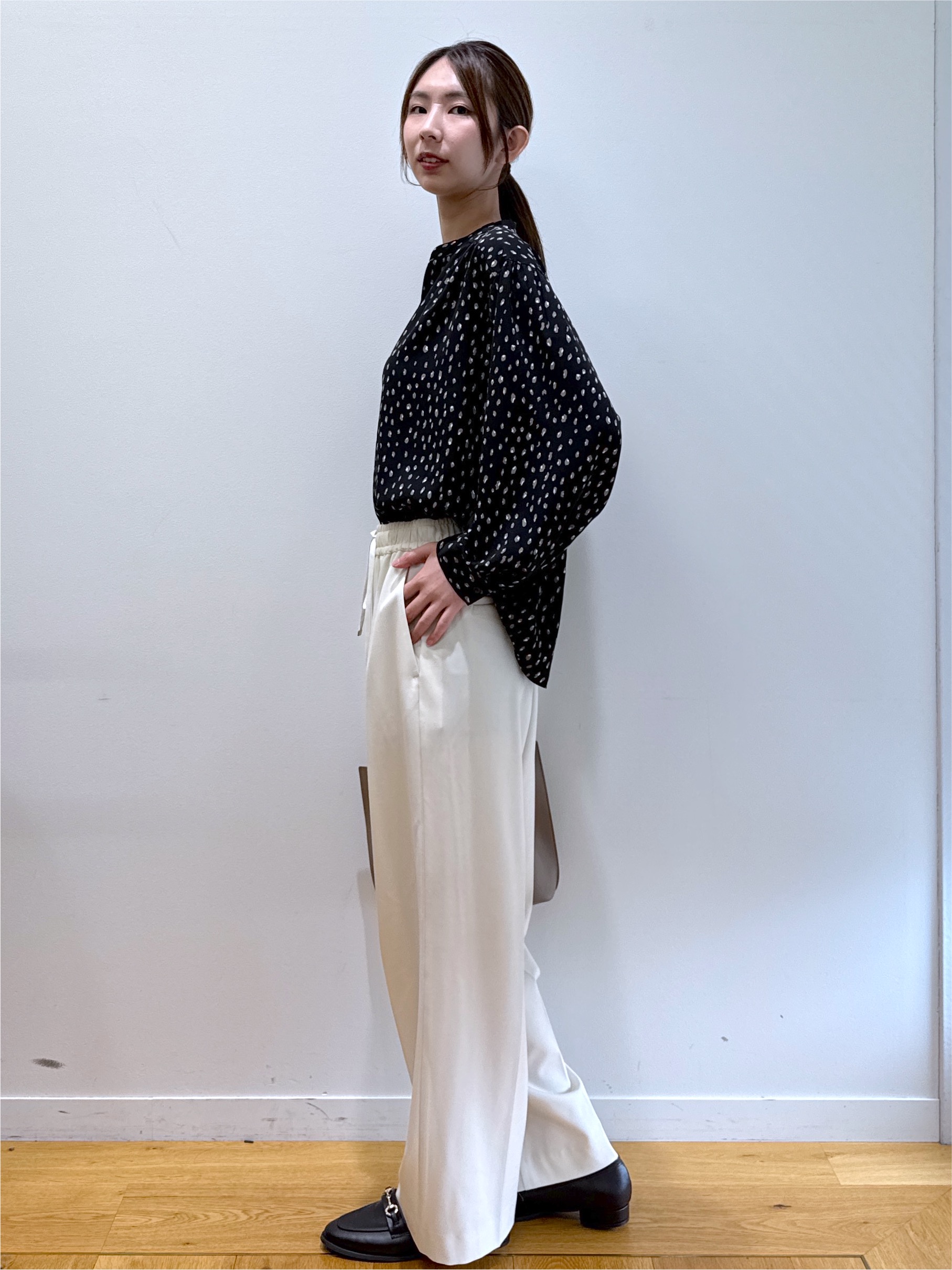 めぐさんの「OPAQUE.CLIP｜レオパード柄プリント スキッパーブラウス【洗濯機OK】」を使ったコーディネート
