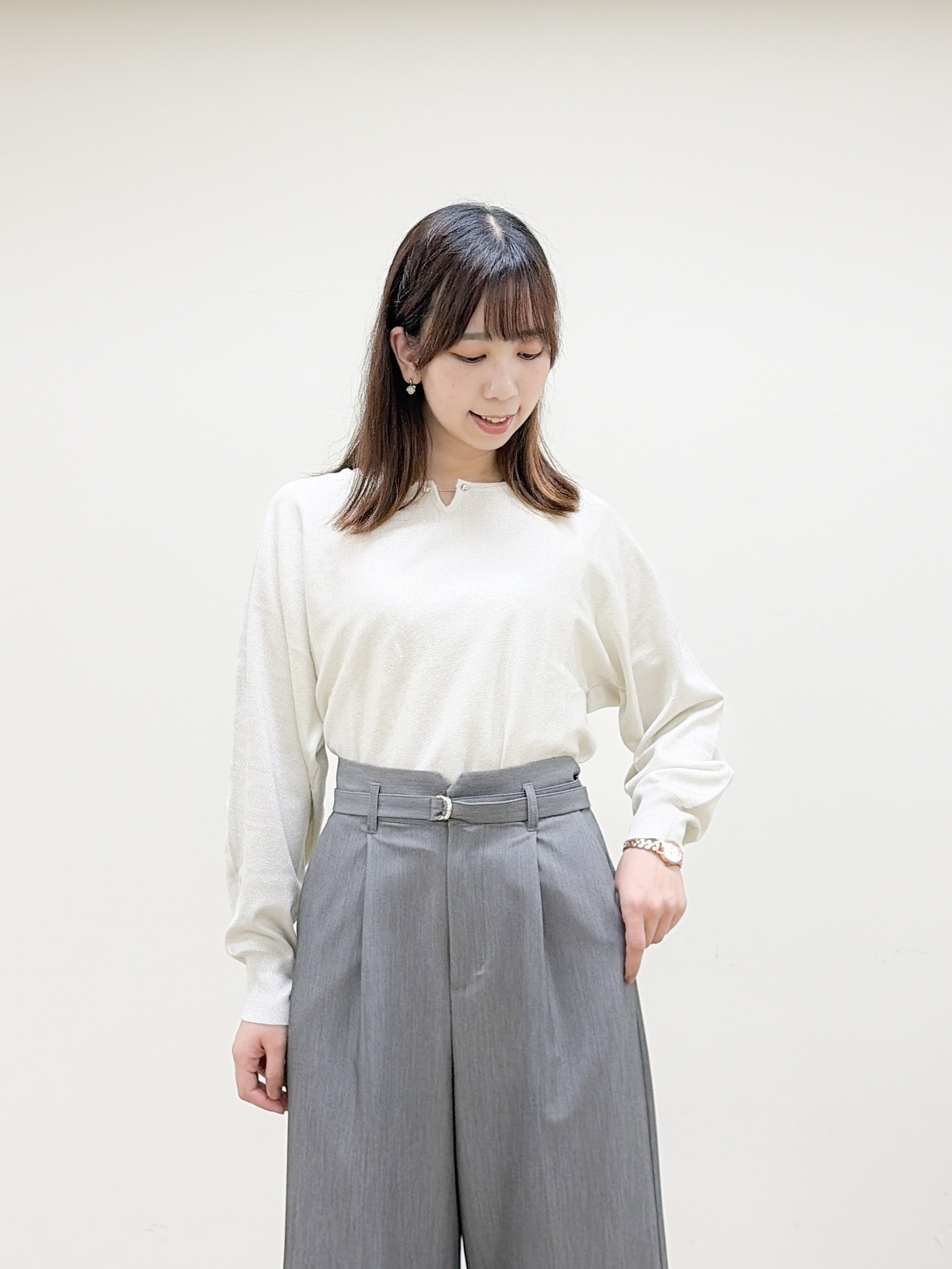 yurinaさんの「index｜【8色／S-3Lサイズ】ビジュー付きドルマンニット《洗濯機OK／抗ピリング》」を使ったコーディネート