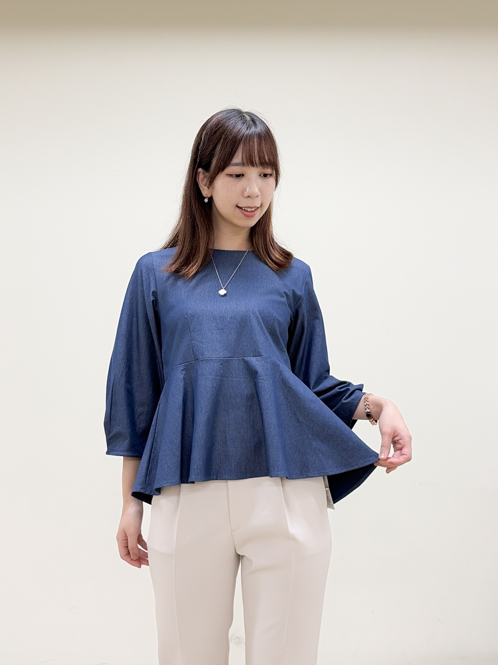yurinaさんの「index｜バックパール調ペプラムトップス【洗濯機OK】」を使ったコーディネート