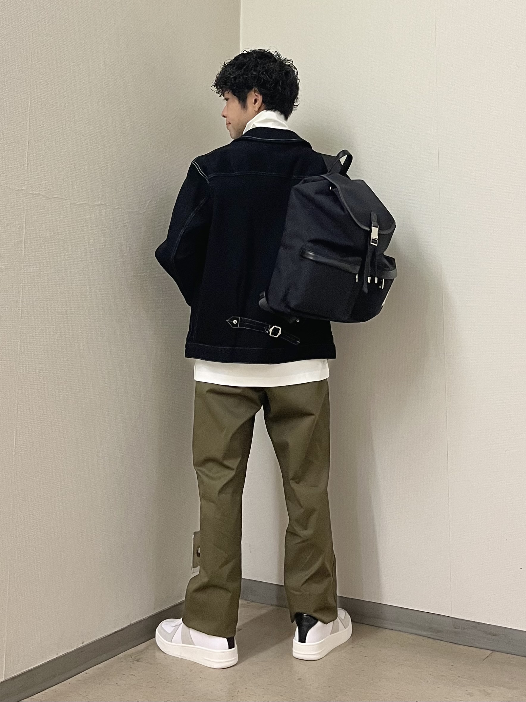 URAさんの「TAKEO KIKUCHI｜【BOWLER HAT LABEL】オフタートル プルオーバージャージ」を使ったコーディネート