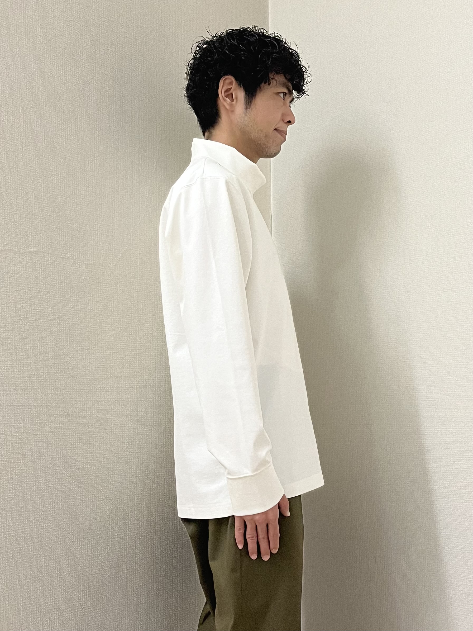 URAさんの「TAKEO KIKUCHI｜【BOWLER HAT LABEL】オフタートル プルオーバージャージ」を使ったコーディネート