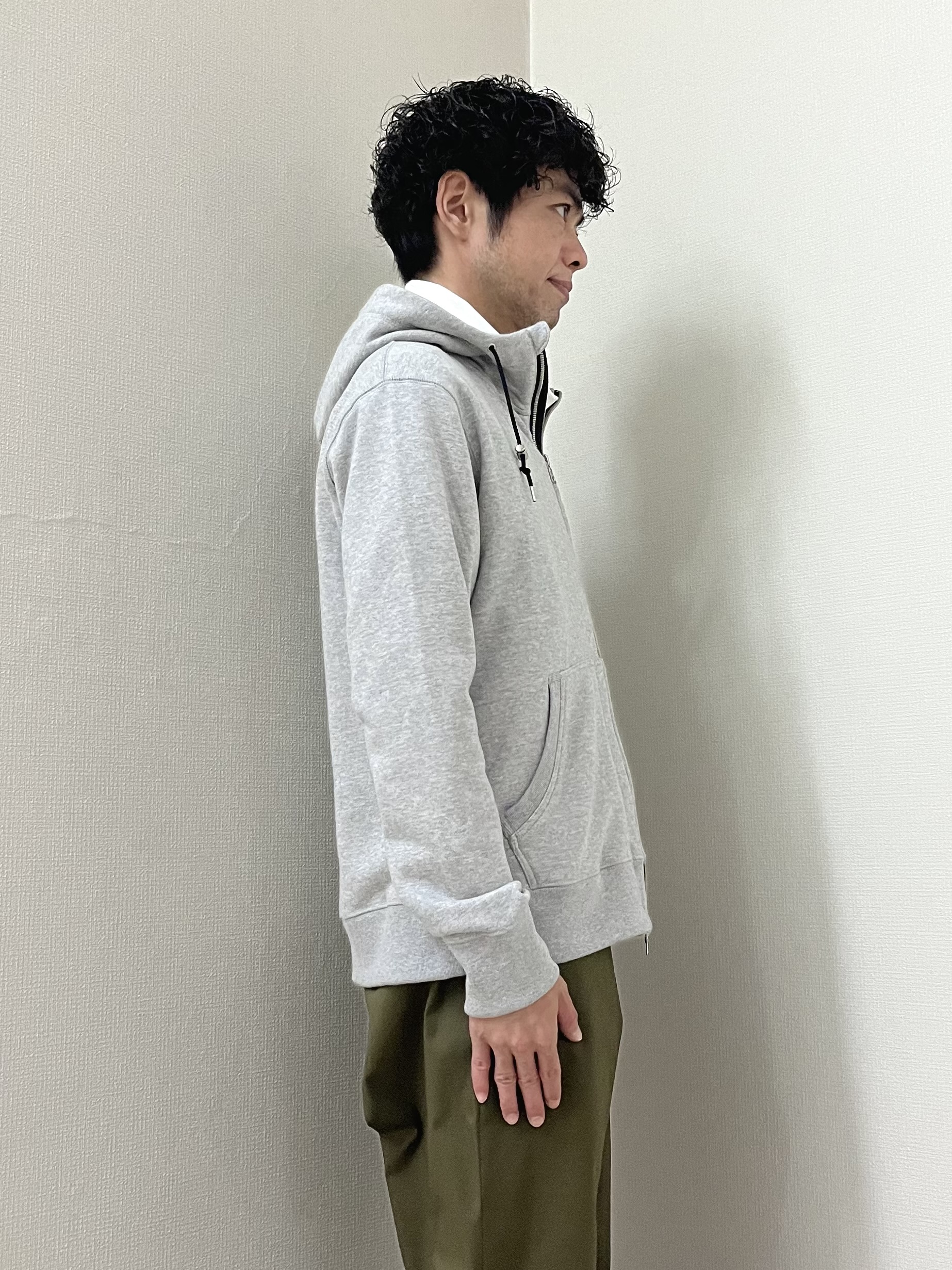 URAさんの「TAKEO KIKUCHI｜【BOWLER HAT LABEL】ジップアップ スウェットパーカー」を使ったコーディネート