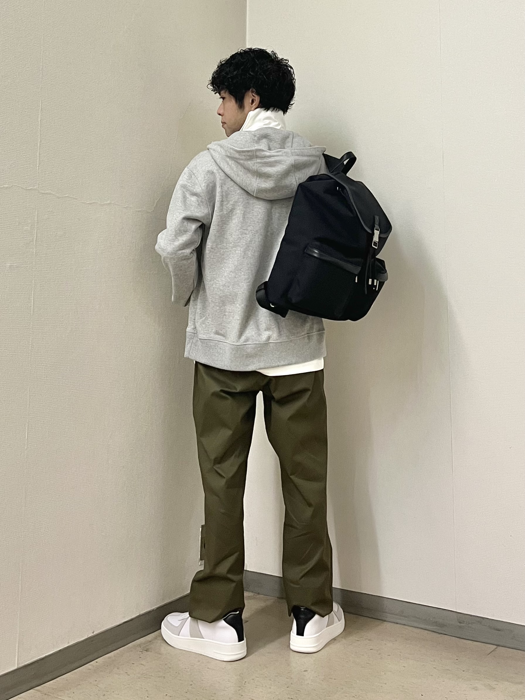 URAさんの「TAKEO KIKUCHI｜【BOWLER HAT LABEL】ジップアップ スウェットパーカー」を使ったコーディネート