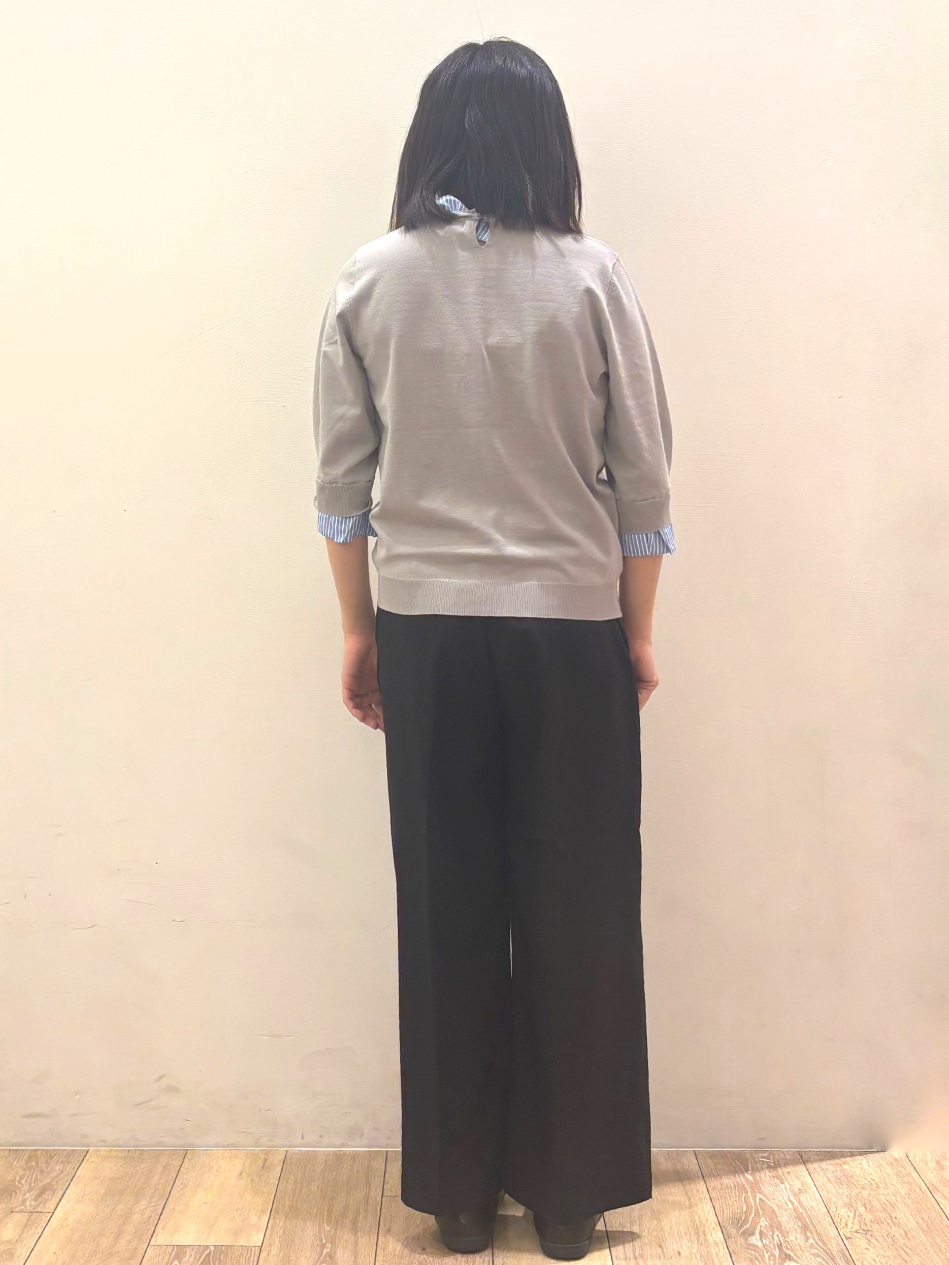 りょうさんの「OPAQUE.CLIP｜【森絵梨佳さん着用】フリルドッキングニット《UVケア／遮熱性／洗濯機OK》」を使ったコーディネート