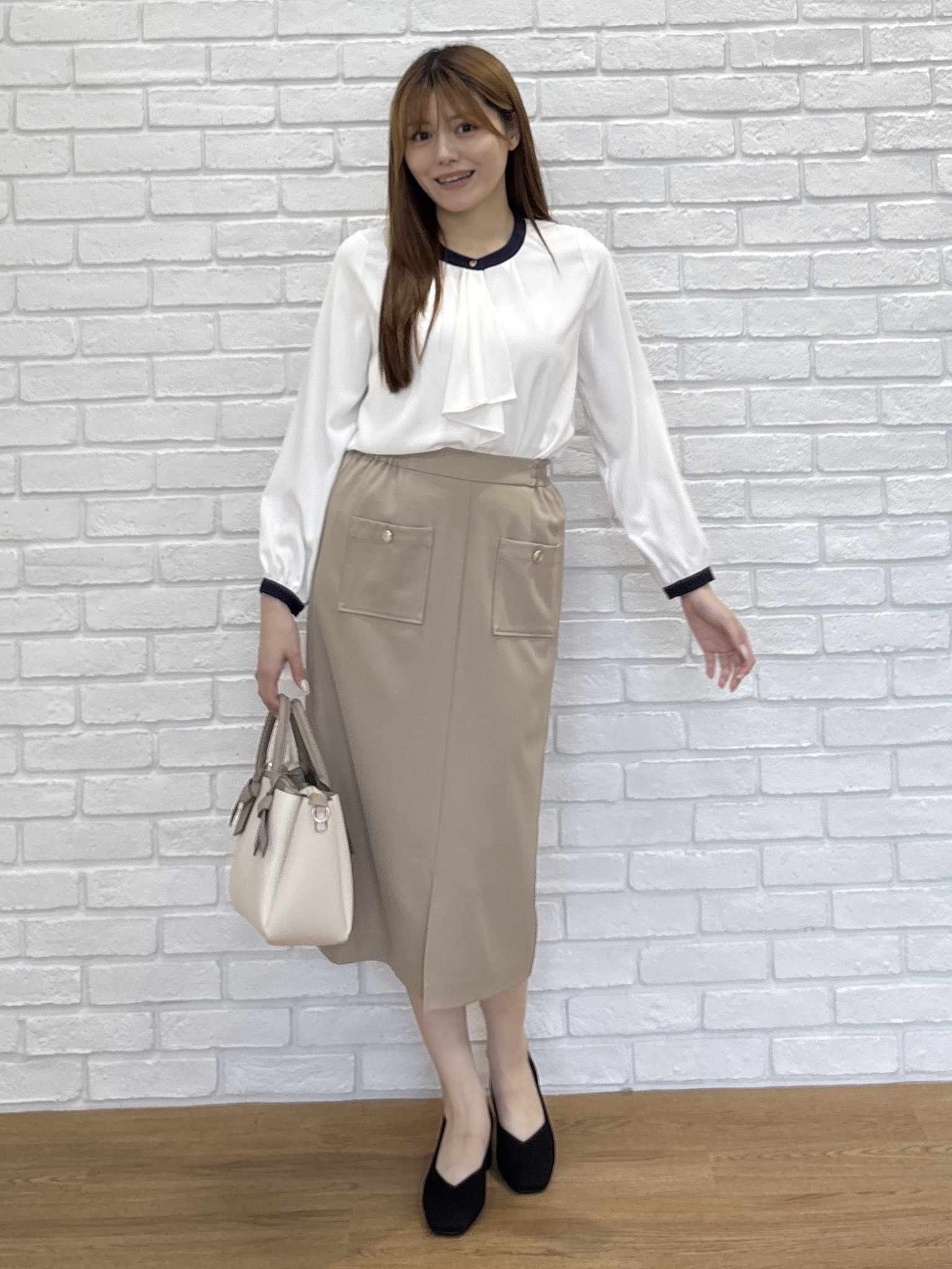 sayaさんの「SHOO･LA･RUE｜【通勤/UV//S-LL】大人の上品スタイルに ボウタイ風ブラウス」を使ったコーディネート