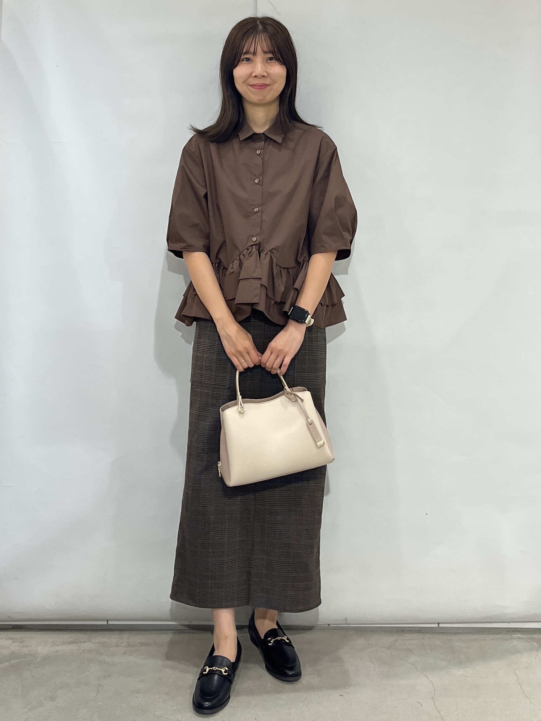 ゆか☆さんの「OPAQUE.CLIP｜【森絵梨佳さん着用】裾ラッフルデザインブラウス《洗濯機OK》」を使ったコーディネート
