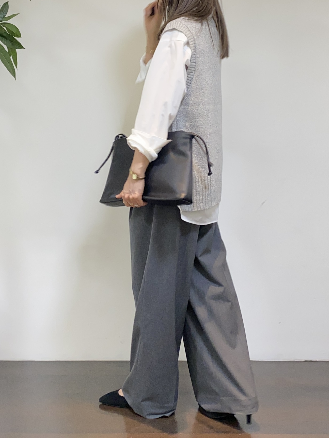 tomoさんの「UNTITLED｜【6色展開/コットン100】カラーベーシックシャツ」を使ったコーディネート