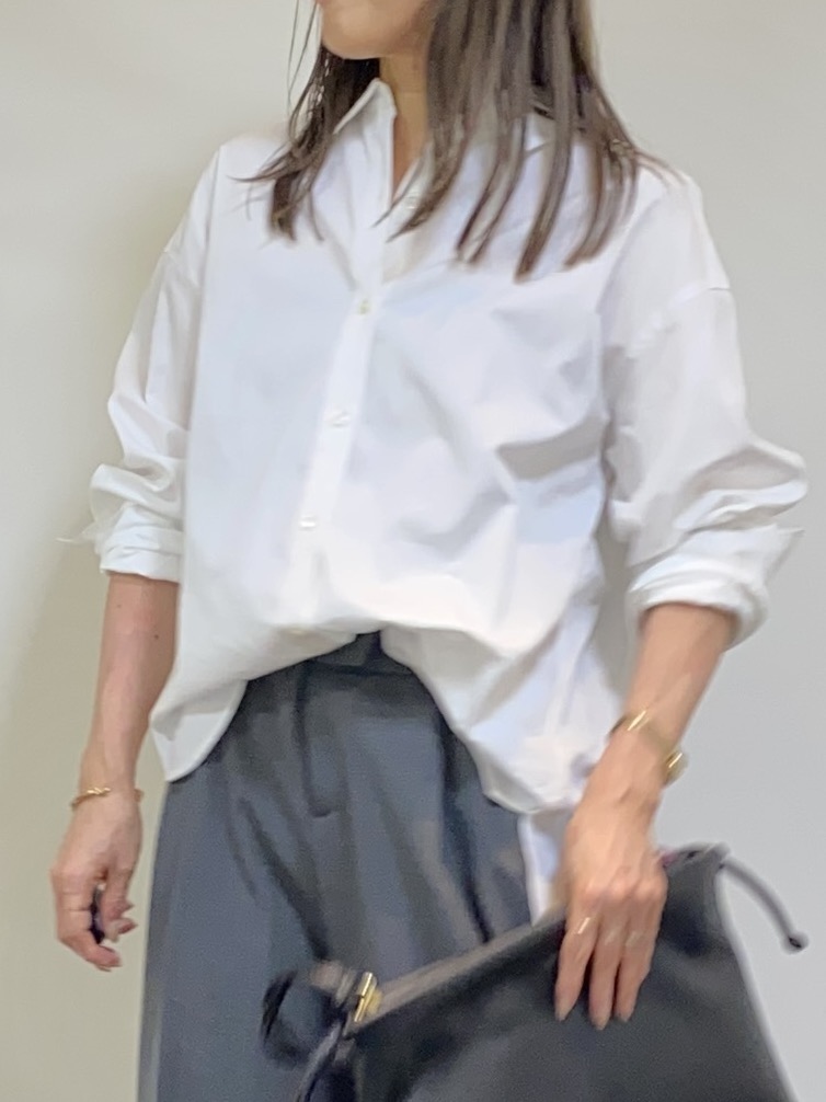 tomoさんの「UNTITLED｜【6色展開/コットン100】カラーベーシックシャツ」を使ったコーディネート