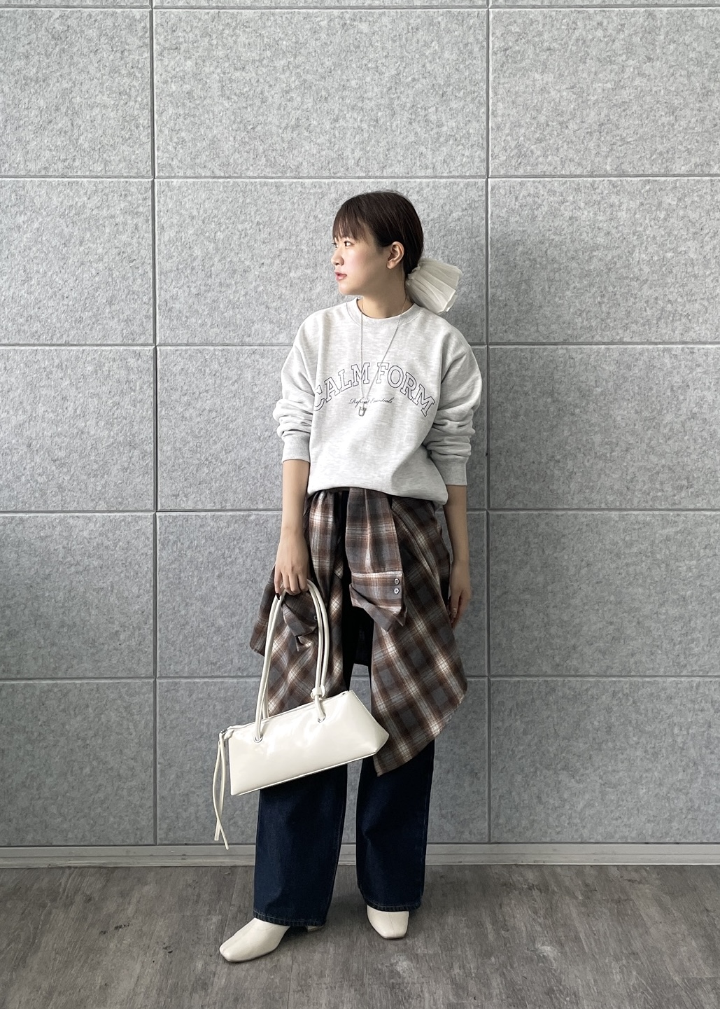 Renoさんの「INDIVI｜フォルムロゴスウェット」を使ったコーディネート