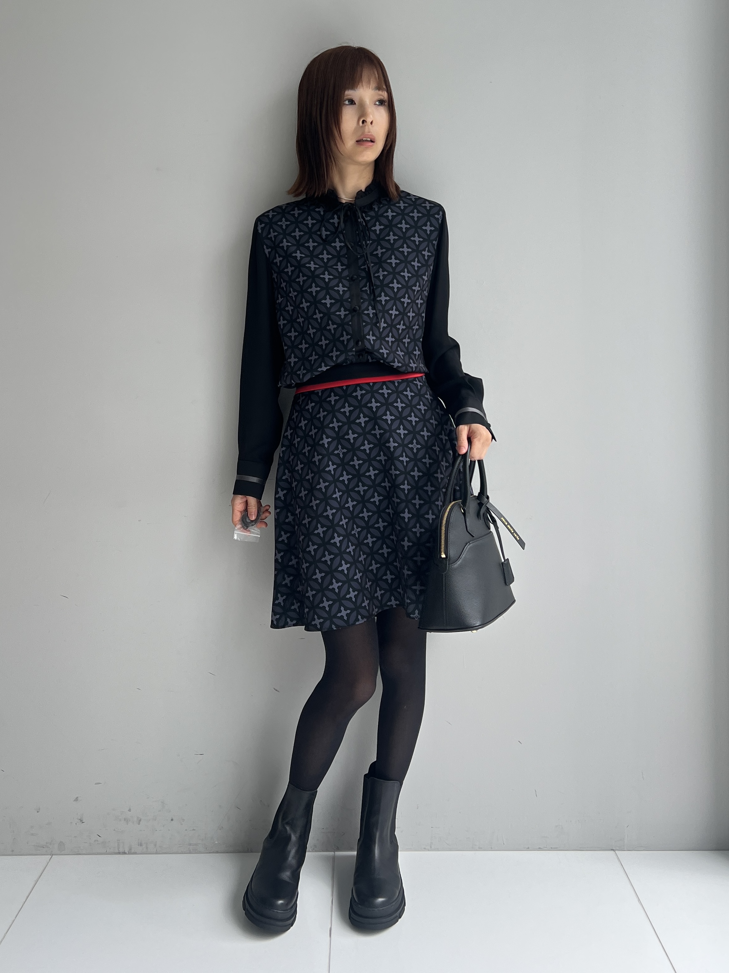 misaさんの「DRESSTERIOR｜オーバーラップサークル フリルカラーボウタイブラウス」を使ったコーディネート