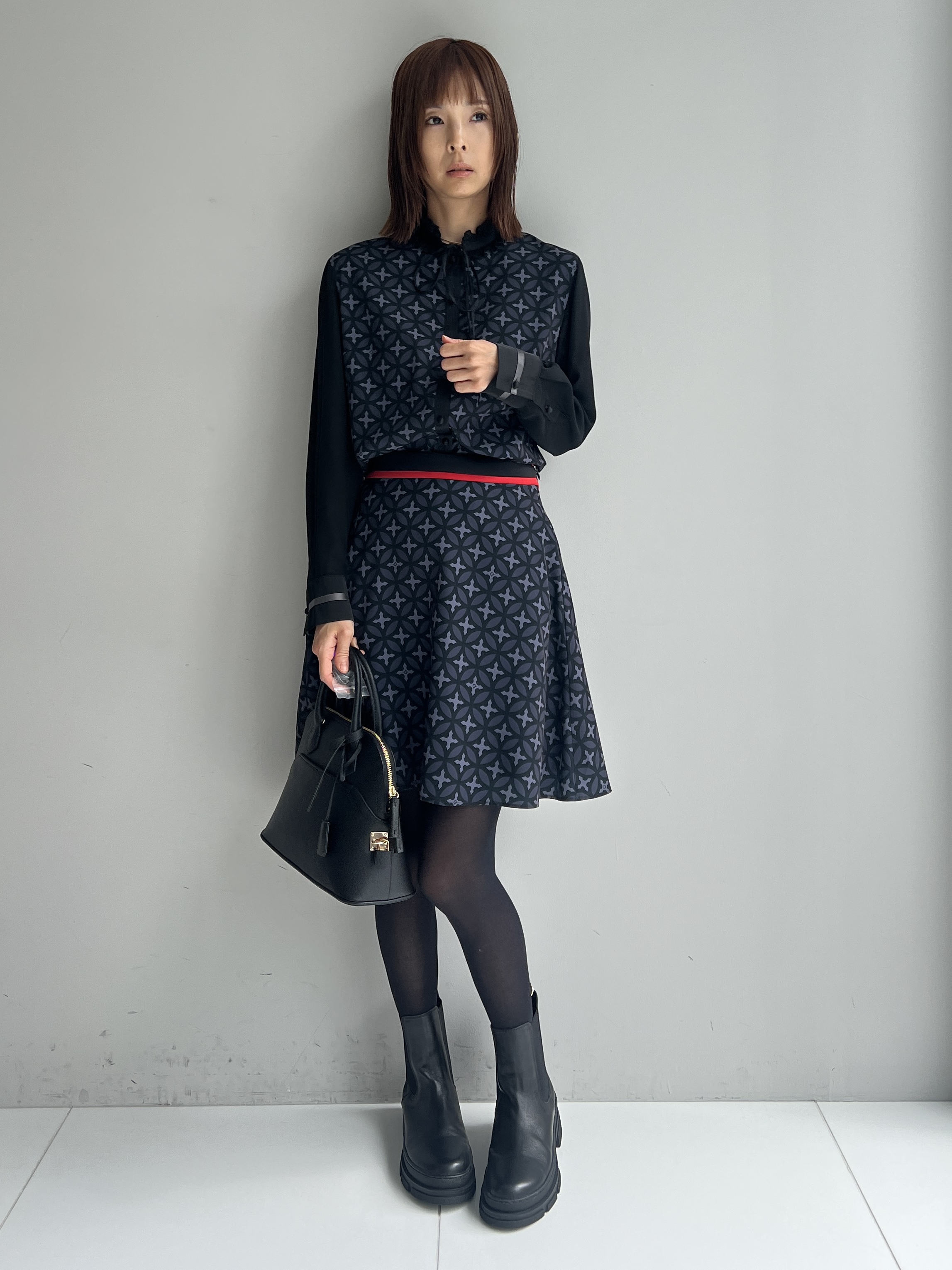 misaさんの「DRESSTERIOR｜オーバーラップサークル フリルカラーボウタイブラウス」を使ったコーディネート