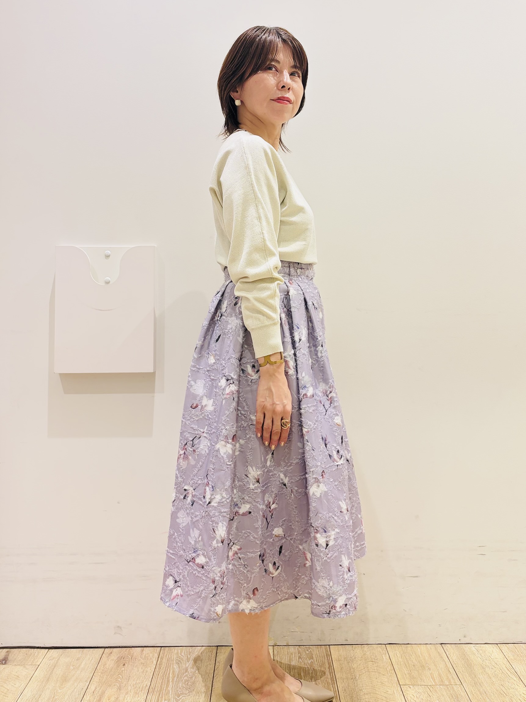 YUKOさんの「index｜【8色／S-3Lサイズ】ビジュー付きドルマンニット《洗濯機OK／抗ピリング》」を使ったコーディネート