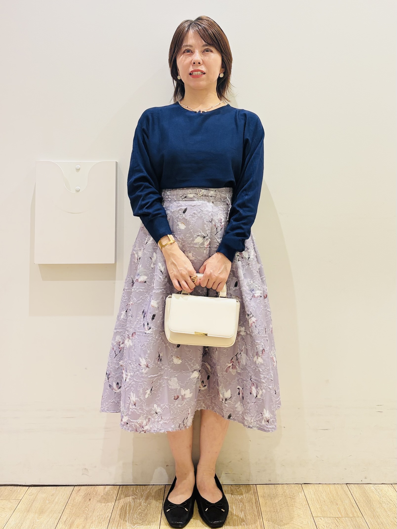 YUKOさんの「index｜【8色／S-3Lサイズ】ビジュー付きドルマンニット《洗濯機OK／抗ピリング》」を使ったコーディネート