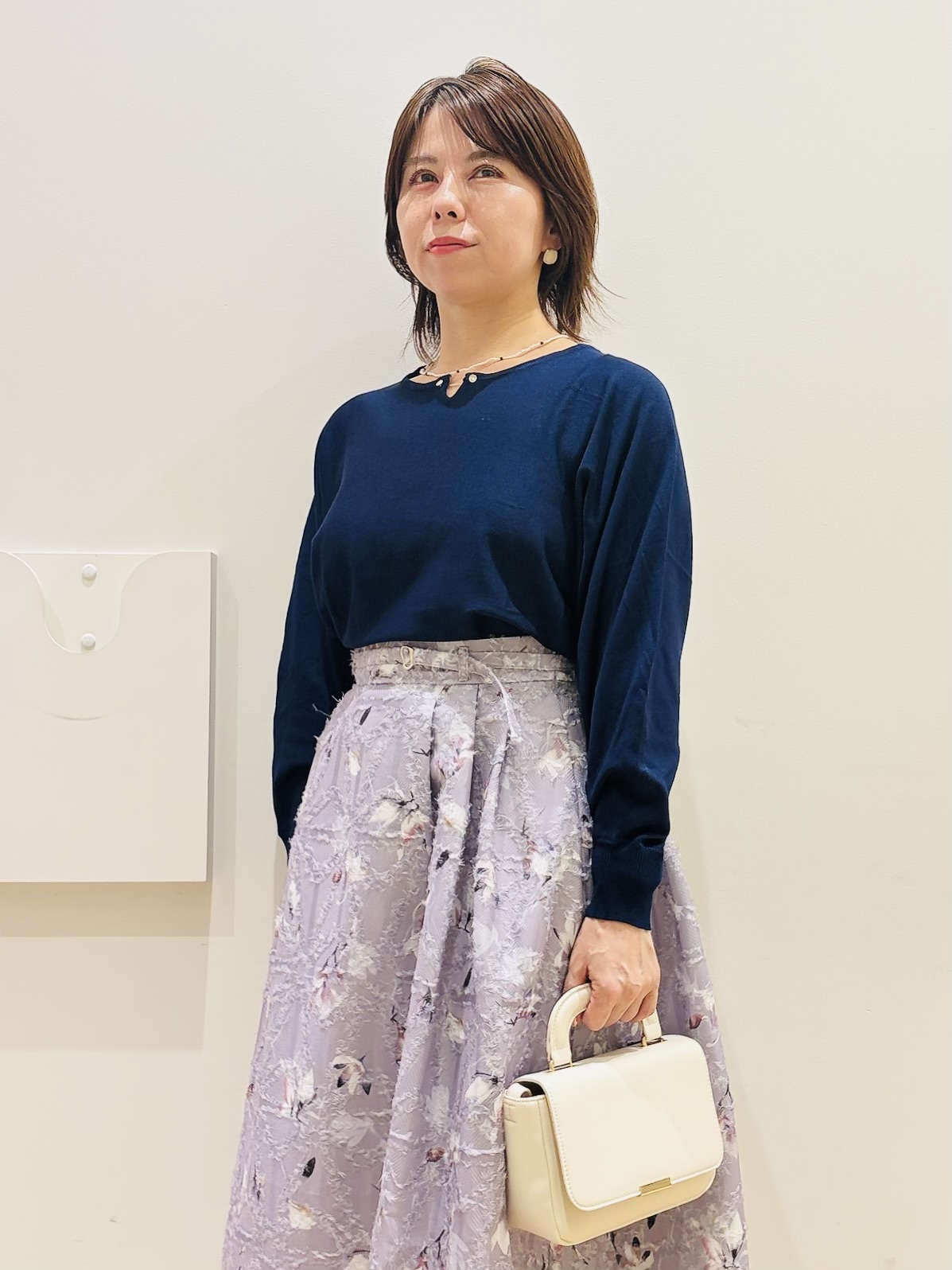 YUKOさんの「index｜【8色／S-3Lサイズ】ビジュー付きドルマンニット《洗濯機OK／抗ピリング》」を使ったコーディネート