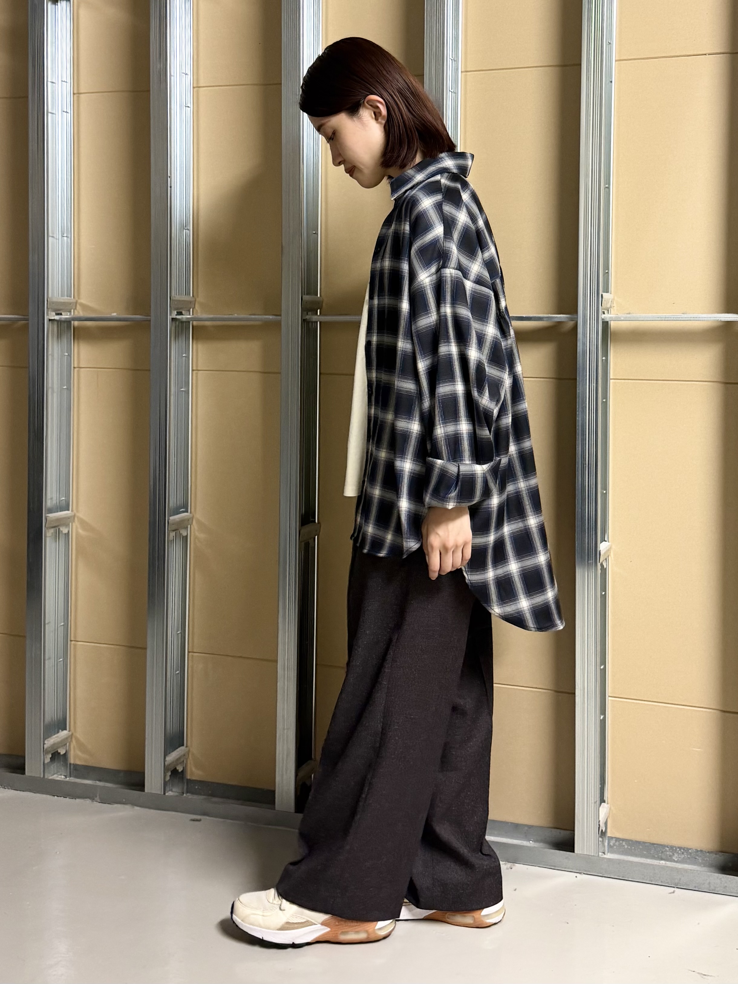 sahoさんの「THE SHOP TK｜後ろ姿も着映える バックシャーリングシャツ」を使ったコーディネート