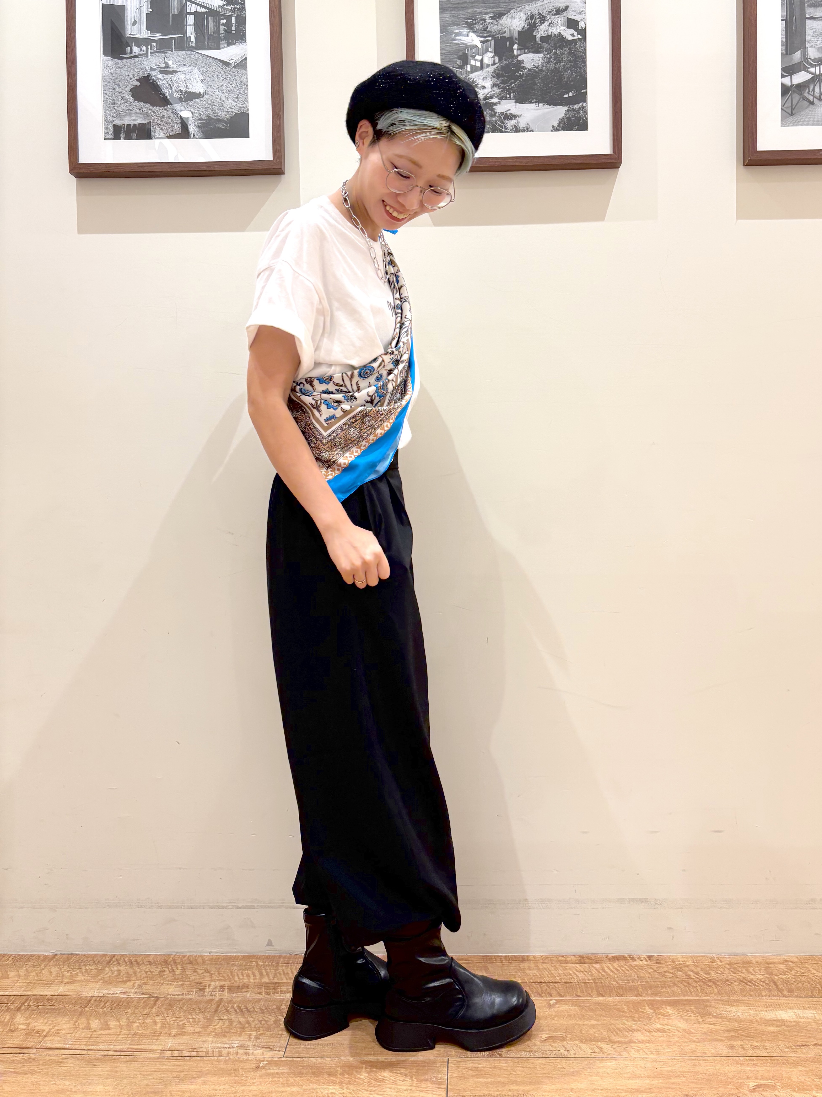 Ayumiさんの「SHOO･LA･RUE｜【S-LL/洗濯機可】大人っぽく着られる ジェルロゴプリントTシャツ」を使ったコーディネート