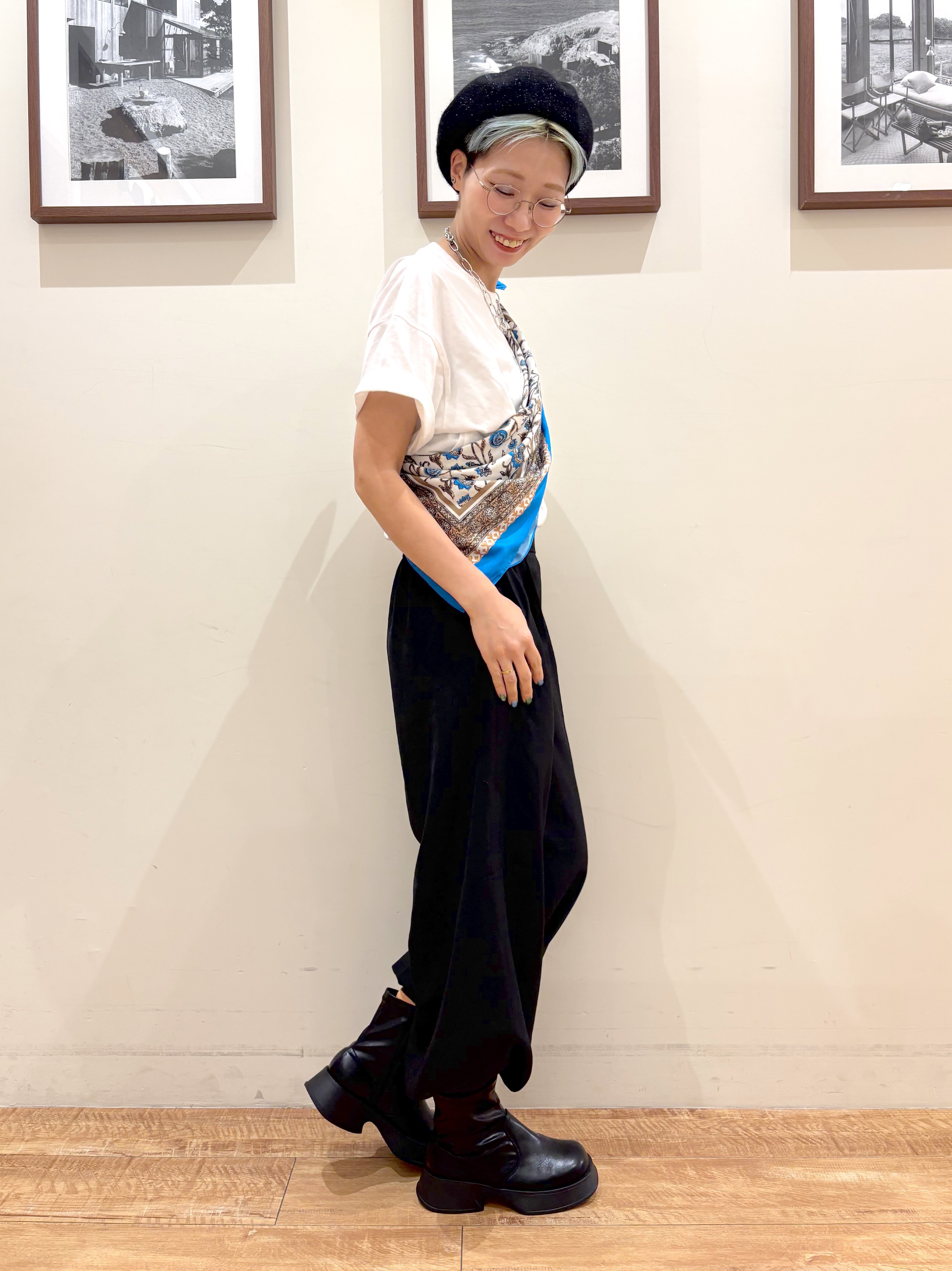 Ayumiさんの「SHOO･LA･RUE｜【S-LL/洗濯機可】大人っぽく着られる ジェルロゴプリントTシャツ」を使ったコーディネート