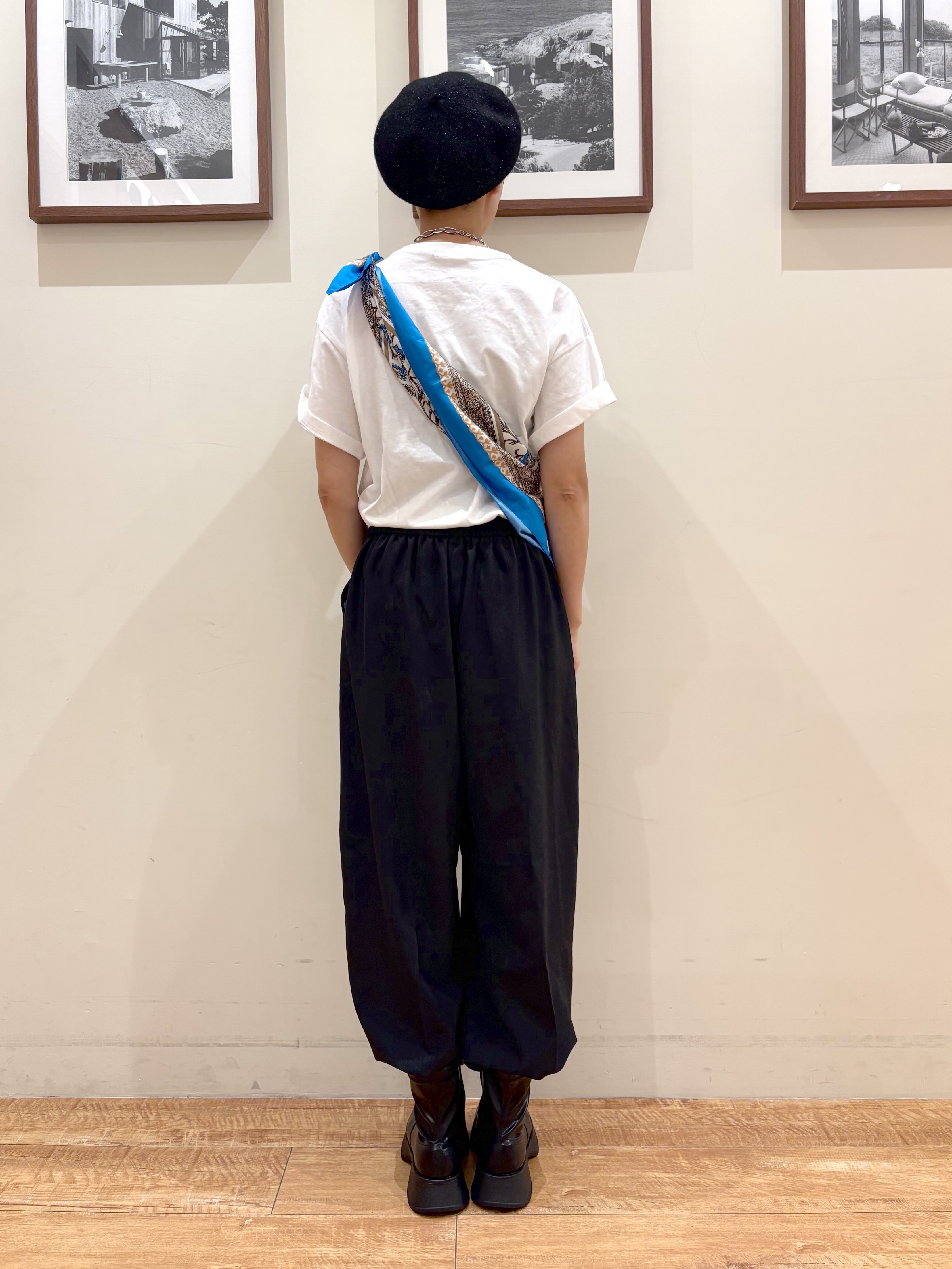 Ayumiさんの「SHOO･LA･RUE｜【S-LL/洗濯機可】大人っぽく着られる ジェルロゴプリントTシャツ」を使ったコーディネート