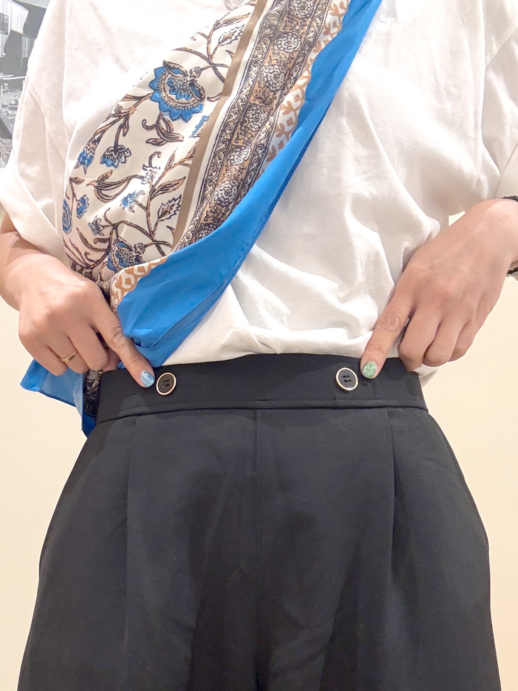 Ayumiさんの「SHOO･LA･RUE｜【S-LL/洗濯機可】大人っぽく着られる ジェルロゴプリントTシャツ」を使ったコーディネート